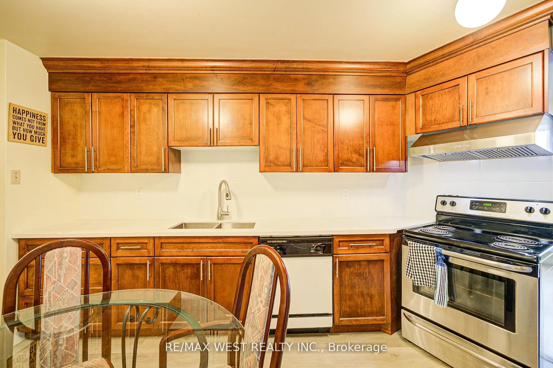 Photo 12 of Unit 906, 150 Neptune Drive, Toronto, Englemount-Lawrence — HOMEH