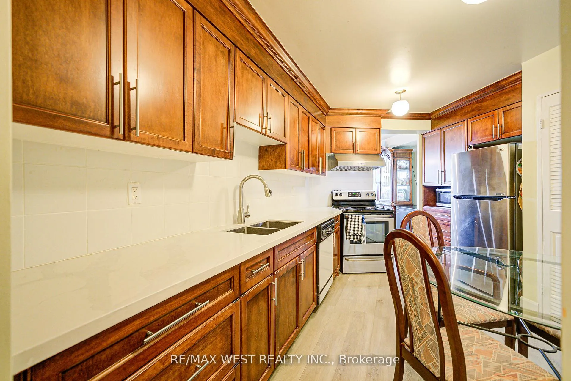 Photo 16 of Unit 906, 150 Neptune Drive, Toronto, Englemount-Lawrence — HOMEH