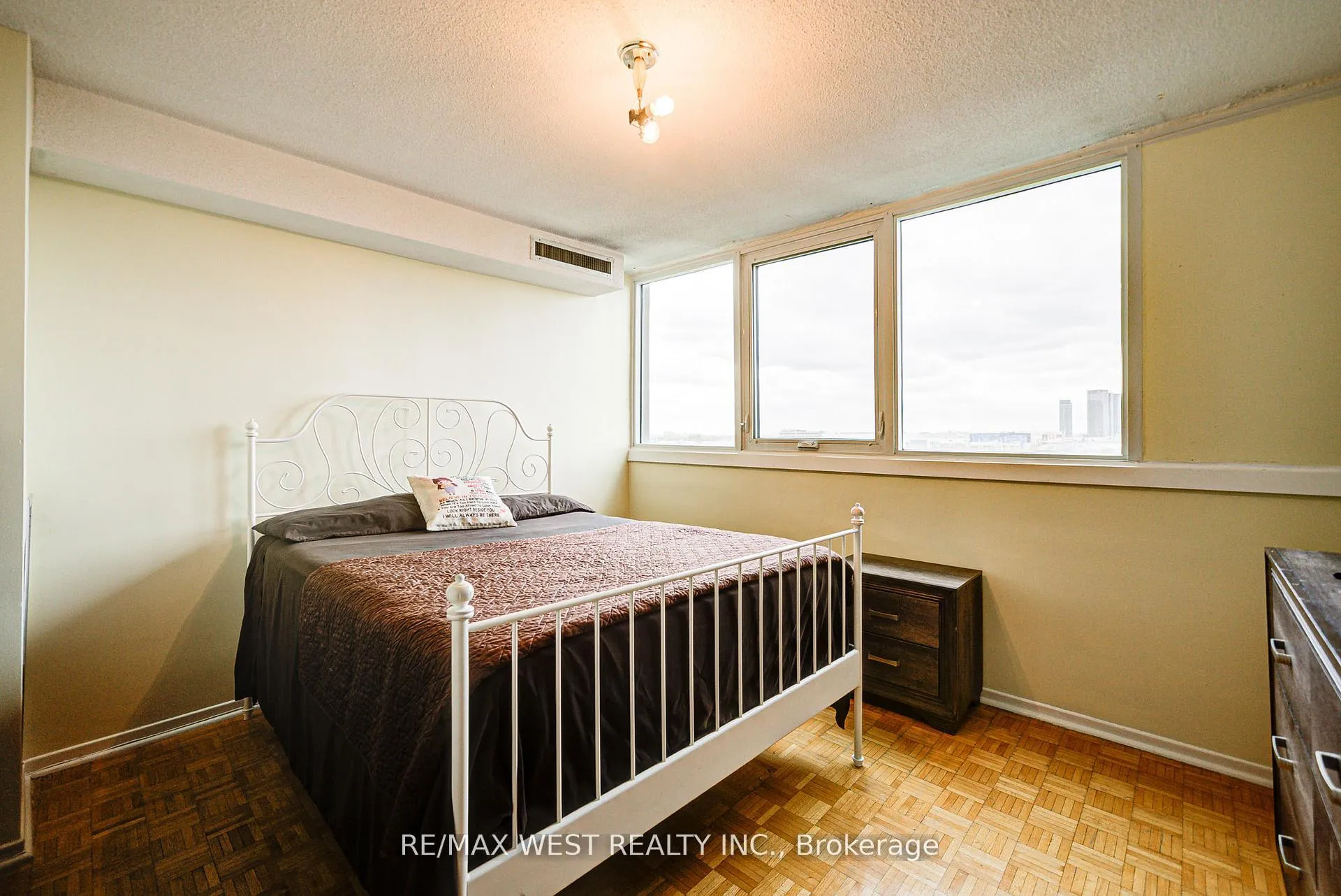 Photo 24 of Unit 906, 150 Neptune Drive, Toronto, Englemount-Lawrence — HOMEH
