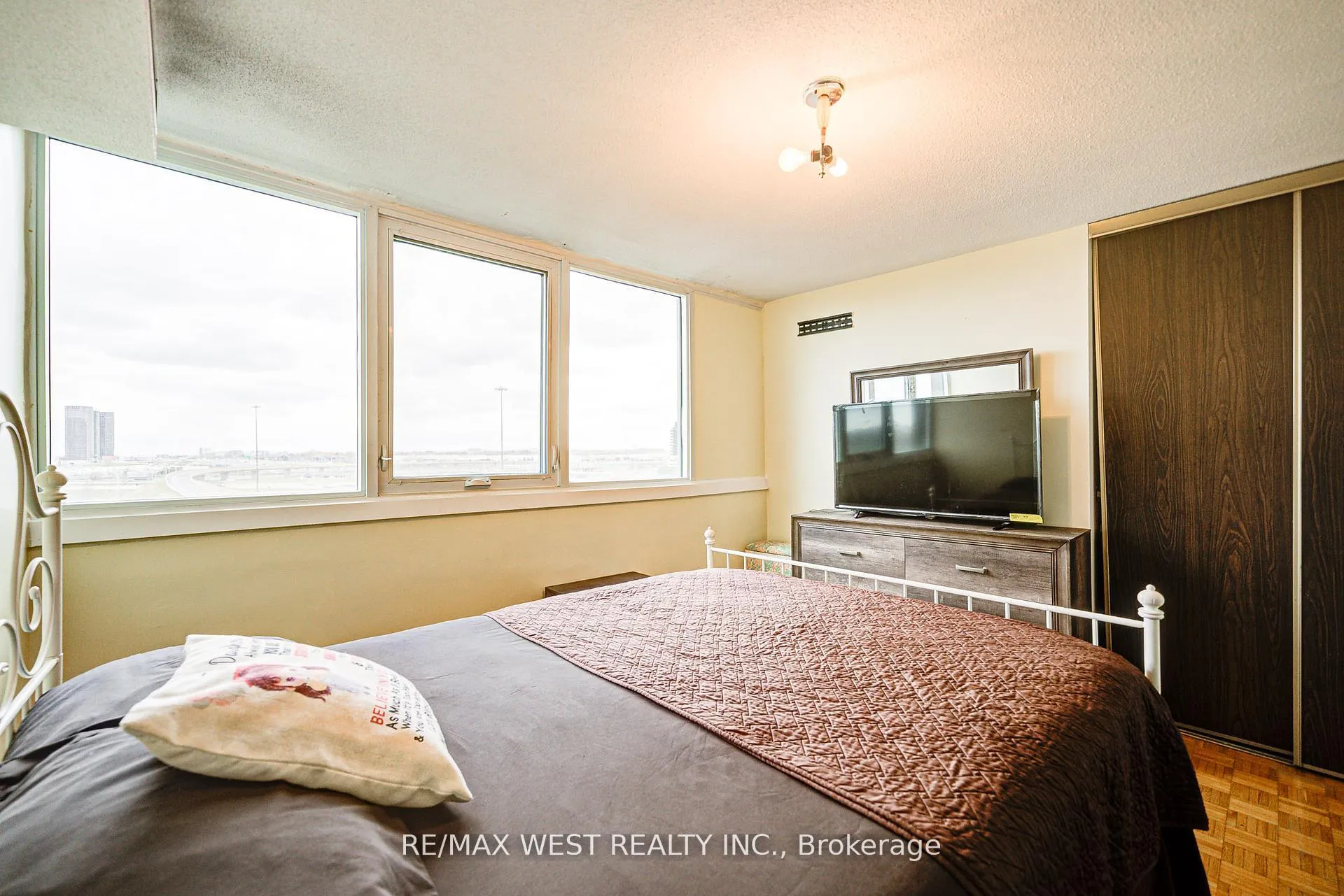 Photo 25 of Unit 906, 150 Neptune Drive, Toronto, Englemount-Lawrence — HOMEH