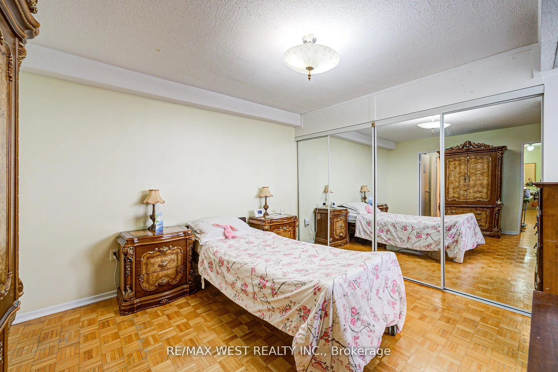 Photo 26 of Unit 906, 150 Neptune Drive, Toronto, Englemount-Lawrence — HOMEH