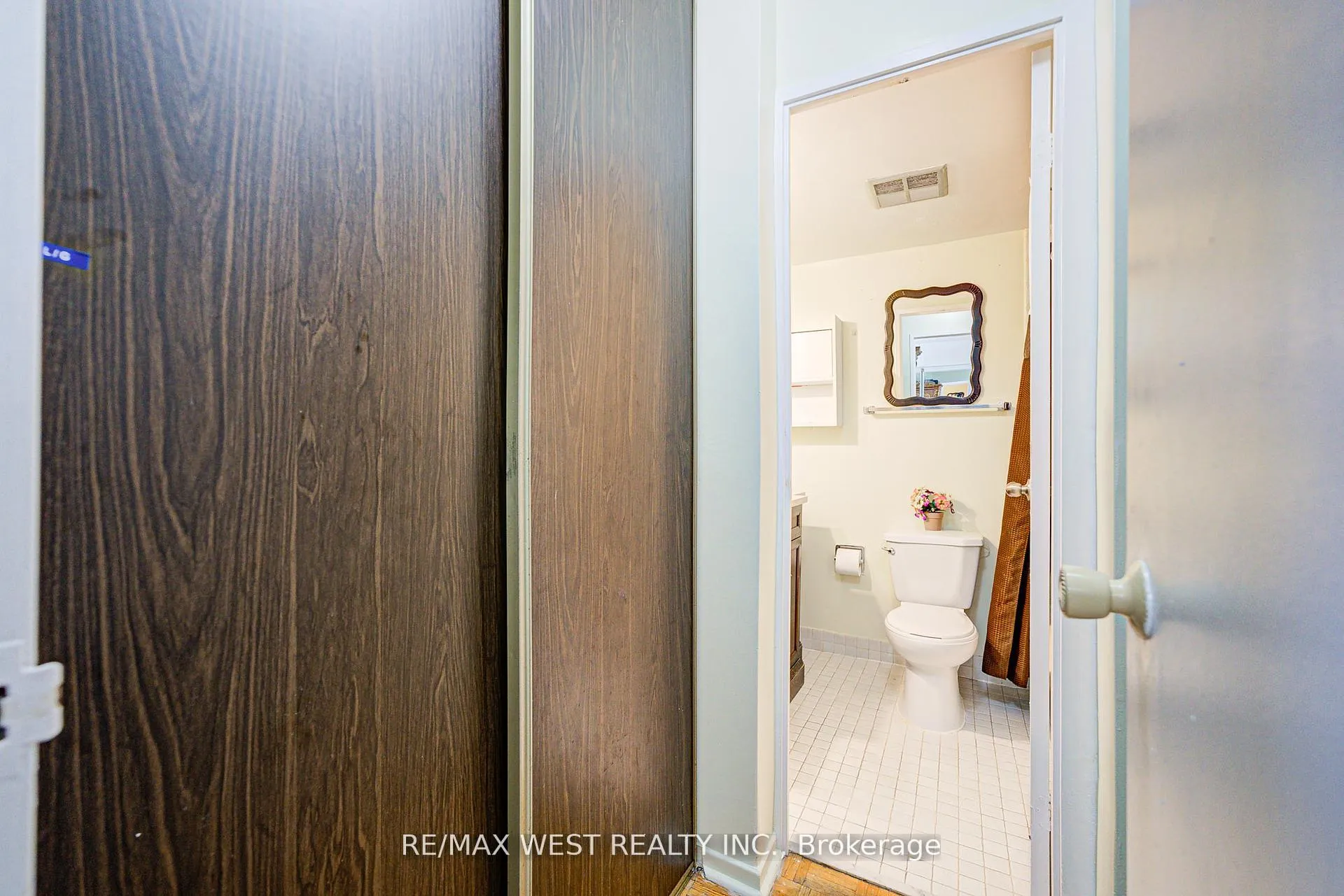 Photo 30 of Unit 906, 150 Neptune Drive, Toronto, Englemount-Lawrence — HOMEH