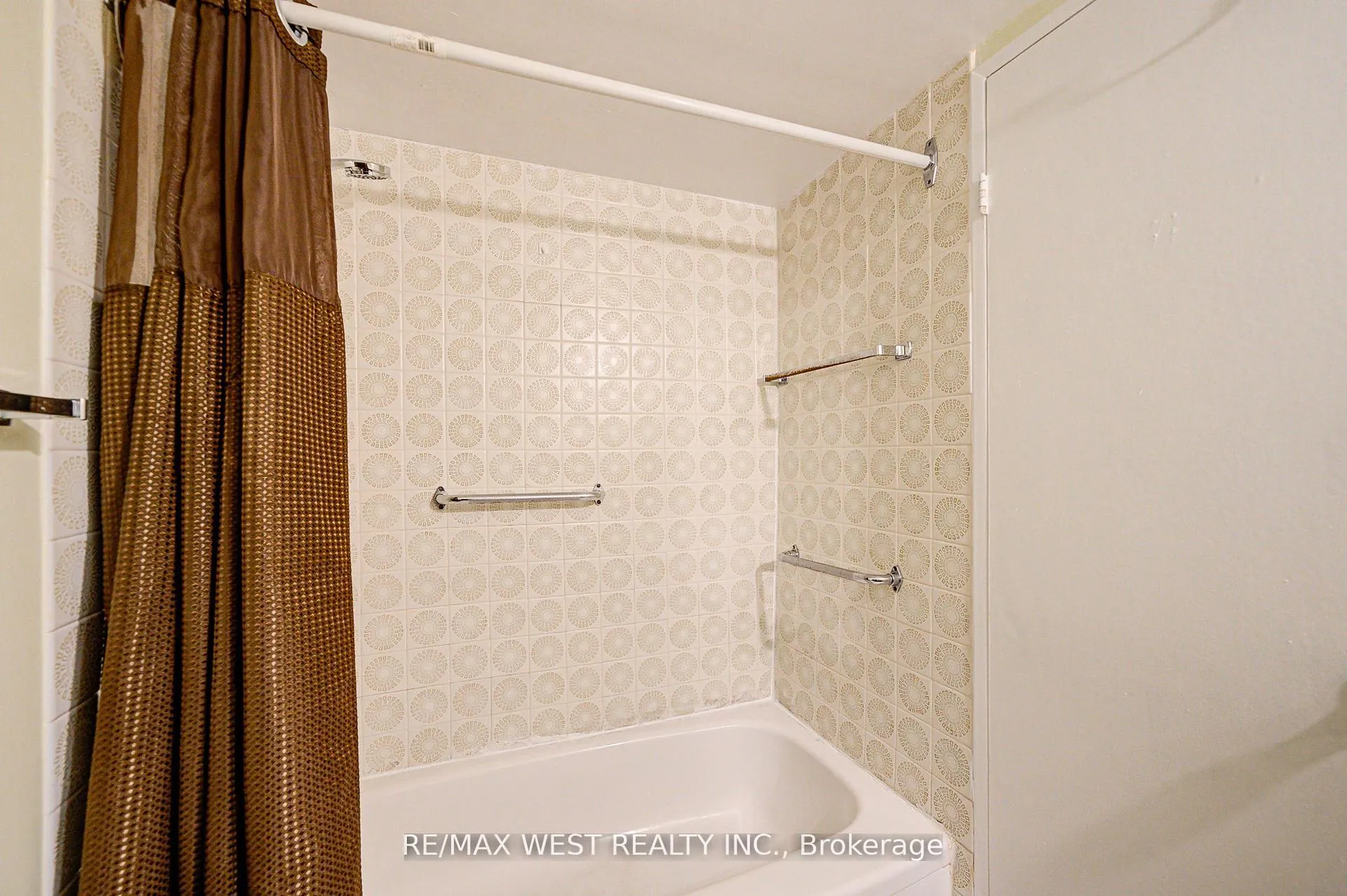 Photo 32 of Unit 906, 150 Neptune Drive, Toronto, Englemount-Lawrence — HOMEH