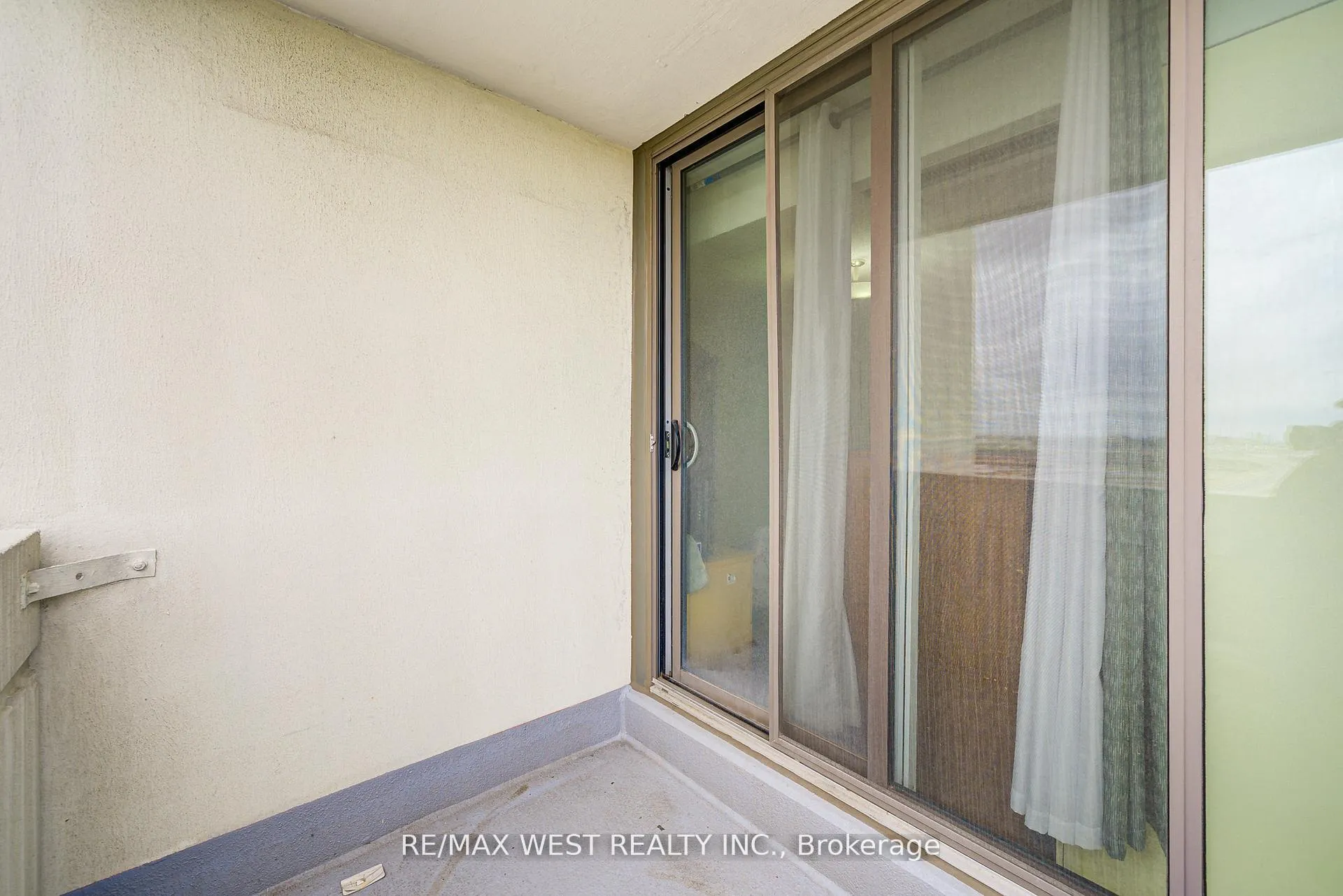 Photo 39 of Unit 906, 150 Neptune Drive, Toronto, Englemount-Lawrence — HOMEH