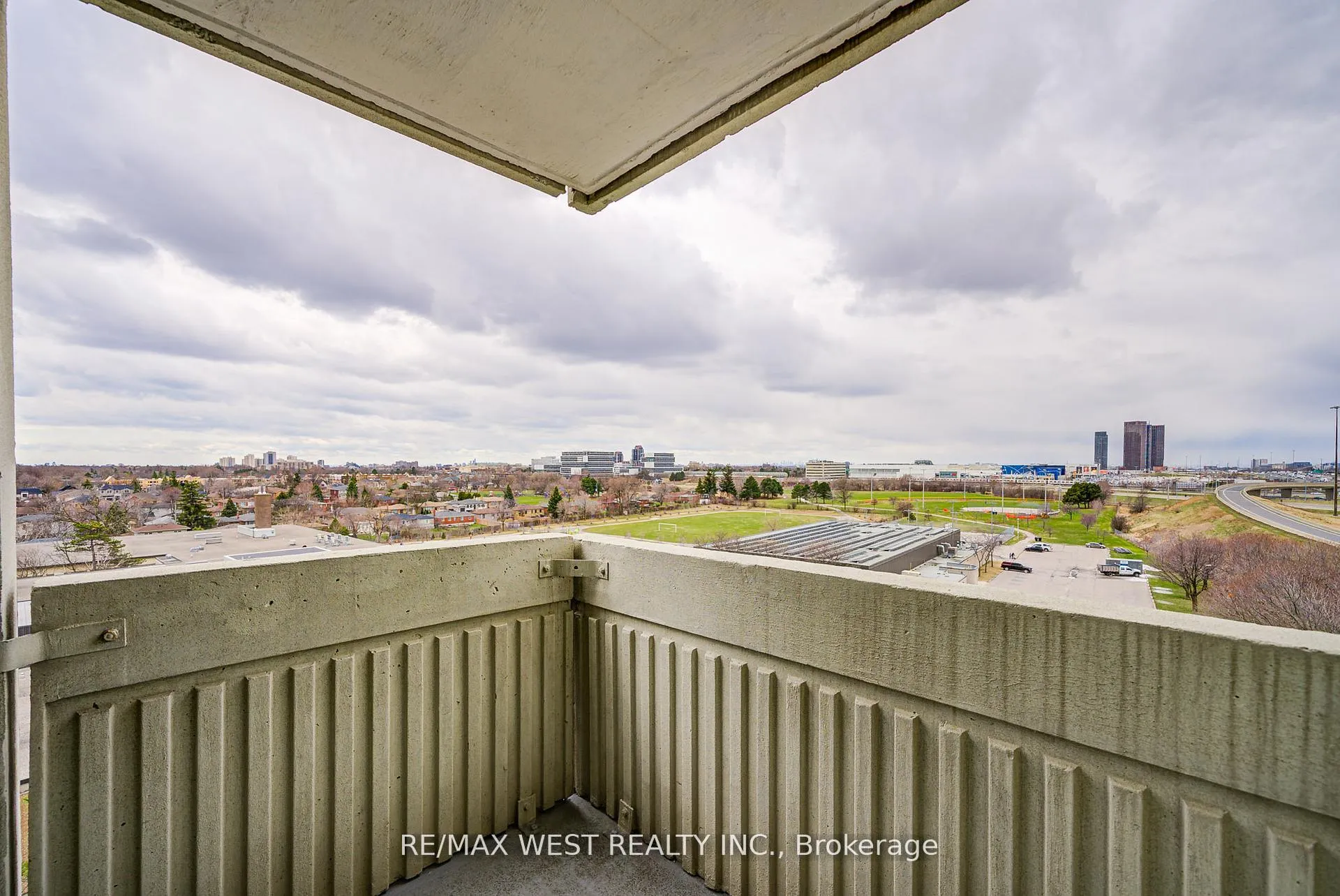 Photo 40 of Unit 906, 150 Neptune Drive, Toronto, Englemount-Lawrence — HOMEH