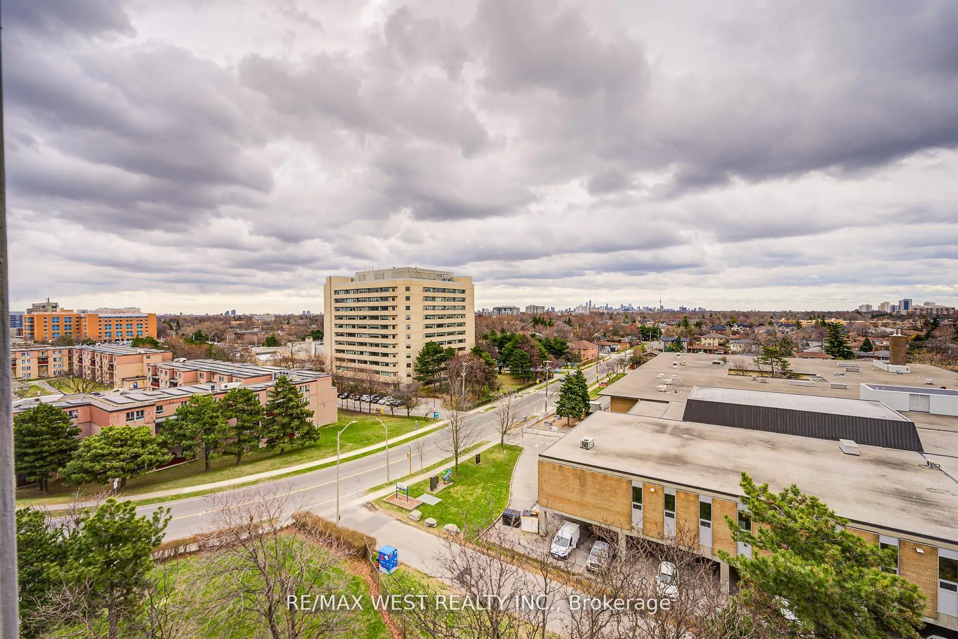 Photo 42 of Unit 906, 150 Neptune Drive, Toronto, Englemount-Lawrence — HOMEH