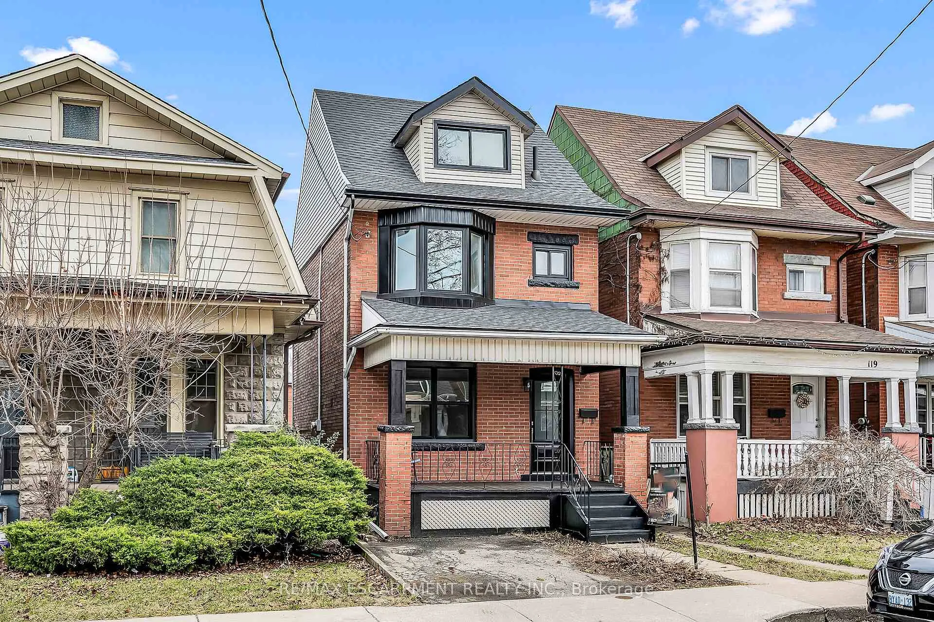 Photo 2 of 117 Rosslyn Avenue N, Hamilton, Crown Point — HOMEH