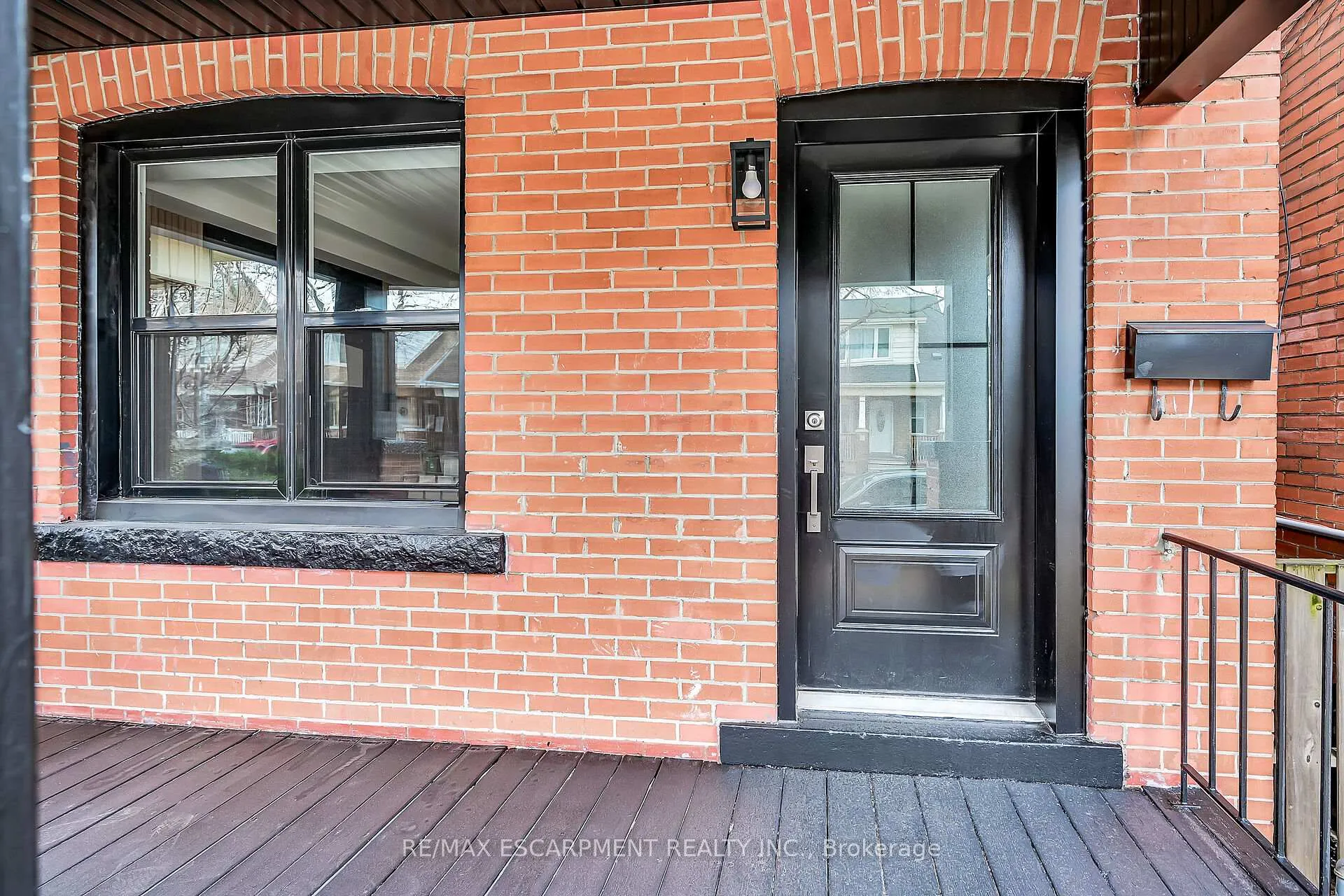 Photo 4 of 117 Rosslyn Avenue N, Hamilton, Crown Point — HOMEH