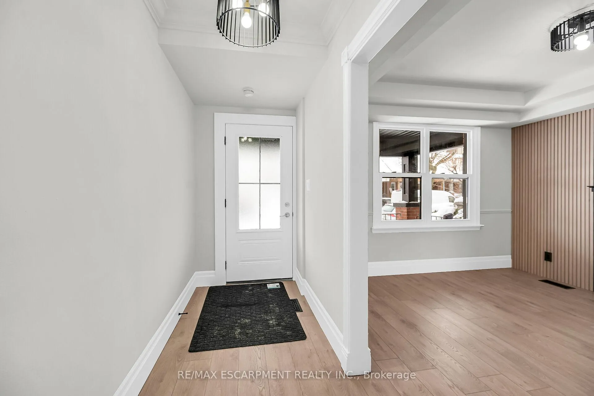 Photo 6 of 117 Rosslyn Avenue N, Hamilton, Crown Point — HOMEH