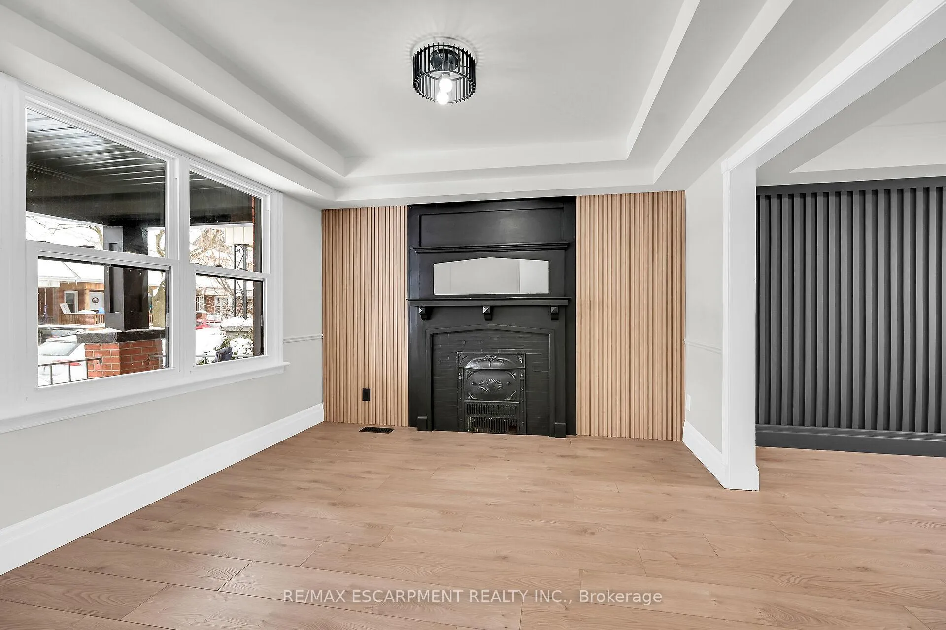 Photo 7 of 117 Rosslyn Avenue N, Hamilton, Crown Point — HOMEH
