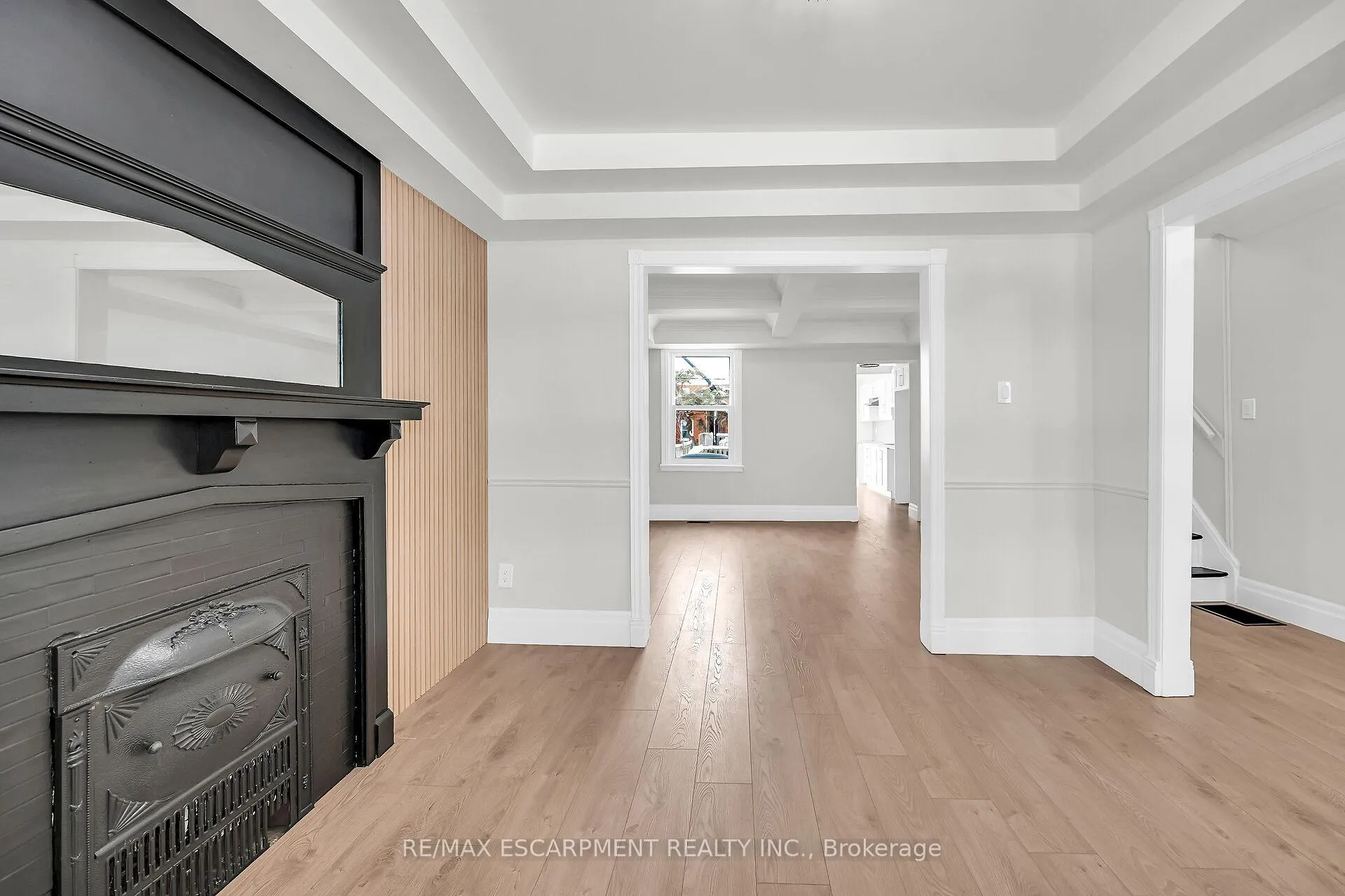 Photo 9 of 117 Rosslyn Avenue N, Hamilton, Crown Point — HOMEH