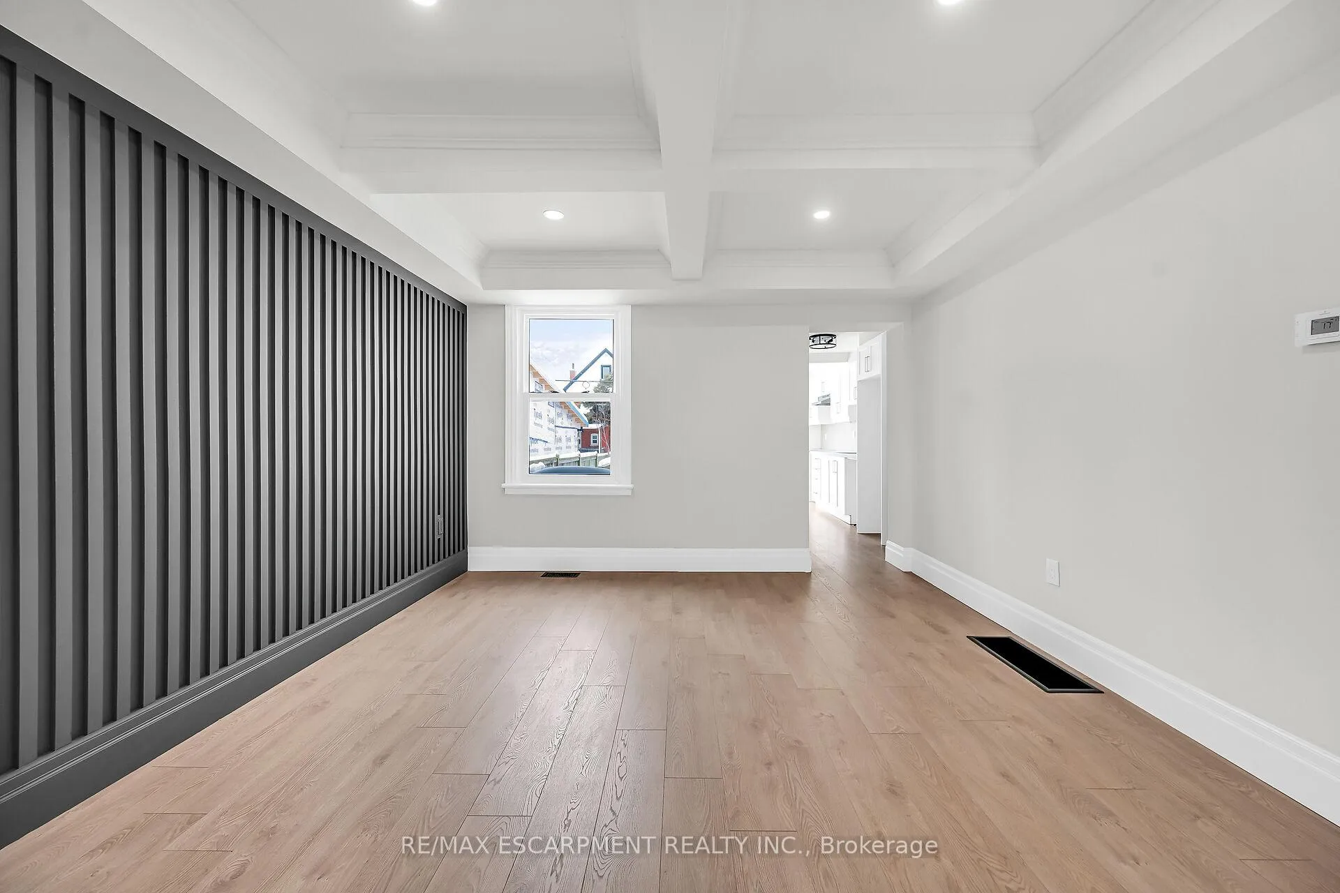 Photo 10 of 117 Rosslyn Avenue N, Hamilton, Crown Point — HOMEH