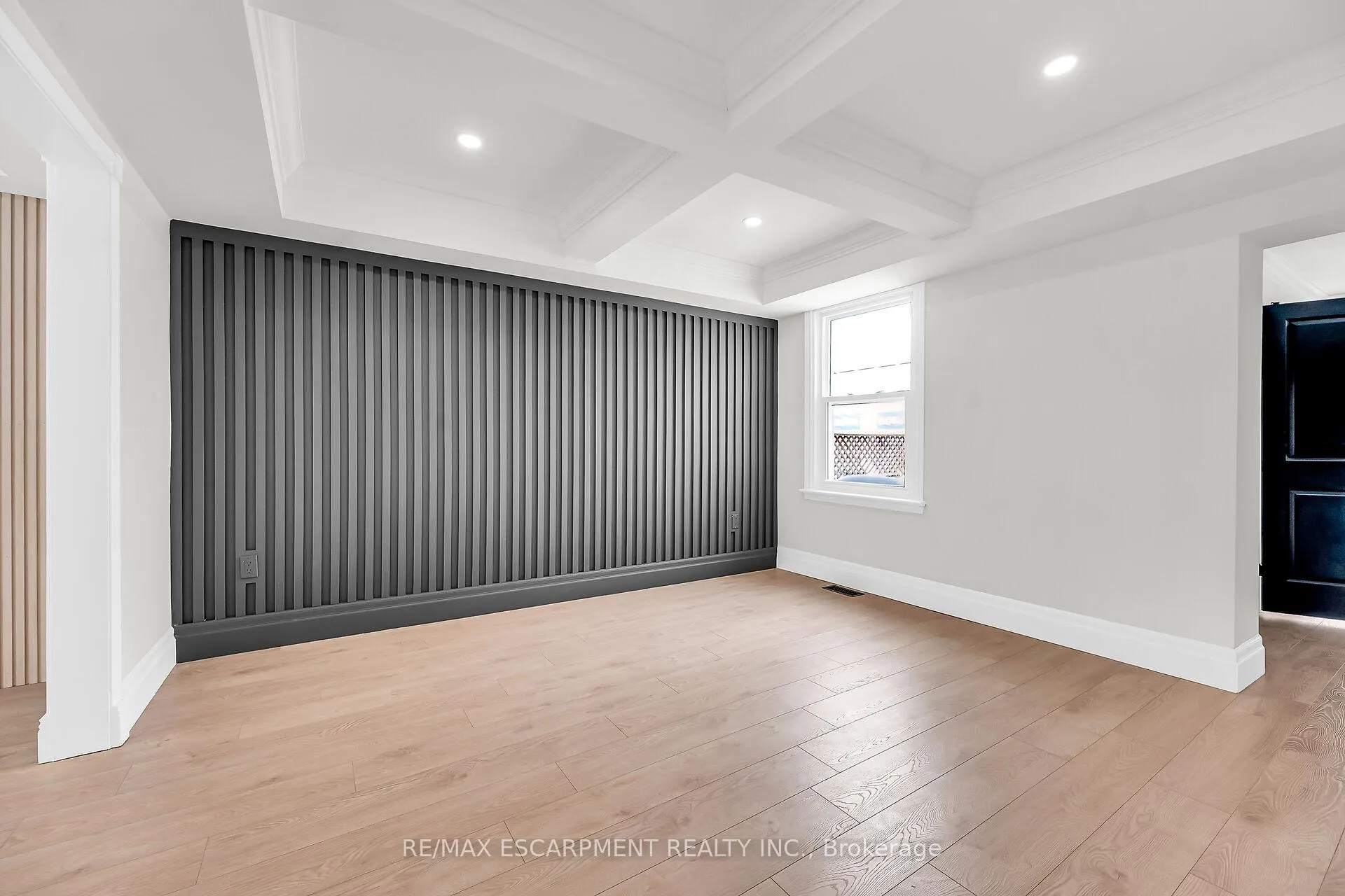 Photo 11 of 117 Rosslyn Avenue N, Hamilton, Crown Point — HOMEH