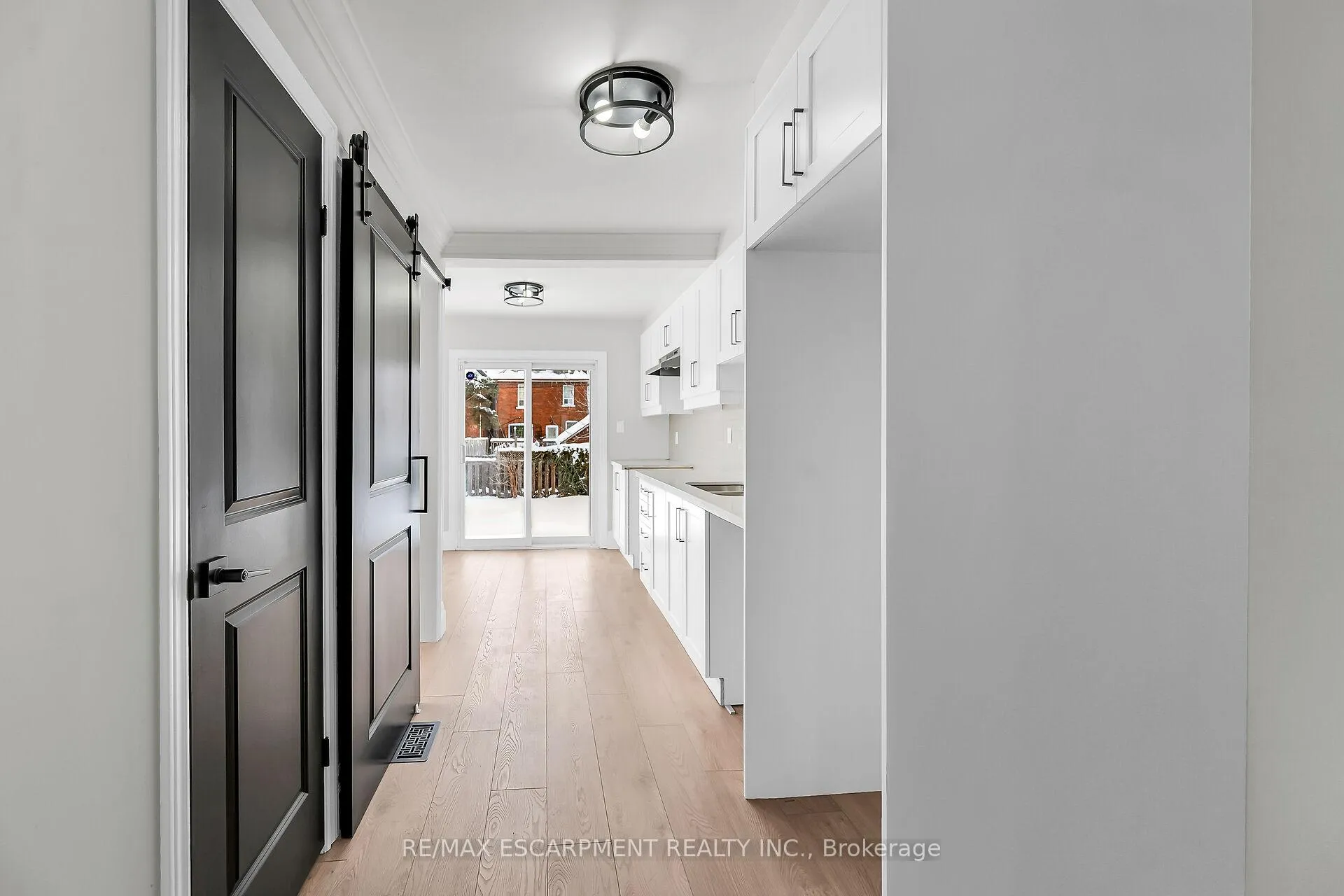 Photo 13 of 117 Rosslyn Avenue N, Hamilton, Crown Point — HOMEH