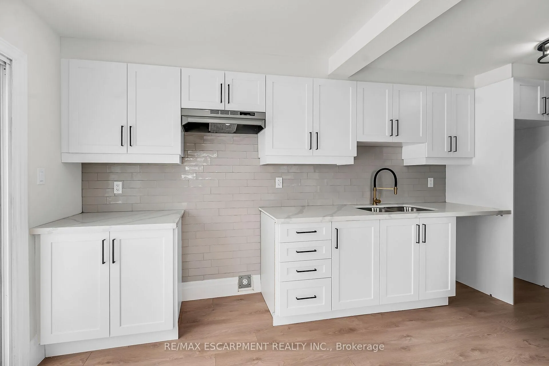 Photo 17 of 117 Rosslyn Avenue N, Hamilton, Crown Point — HOMEH