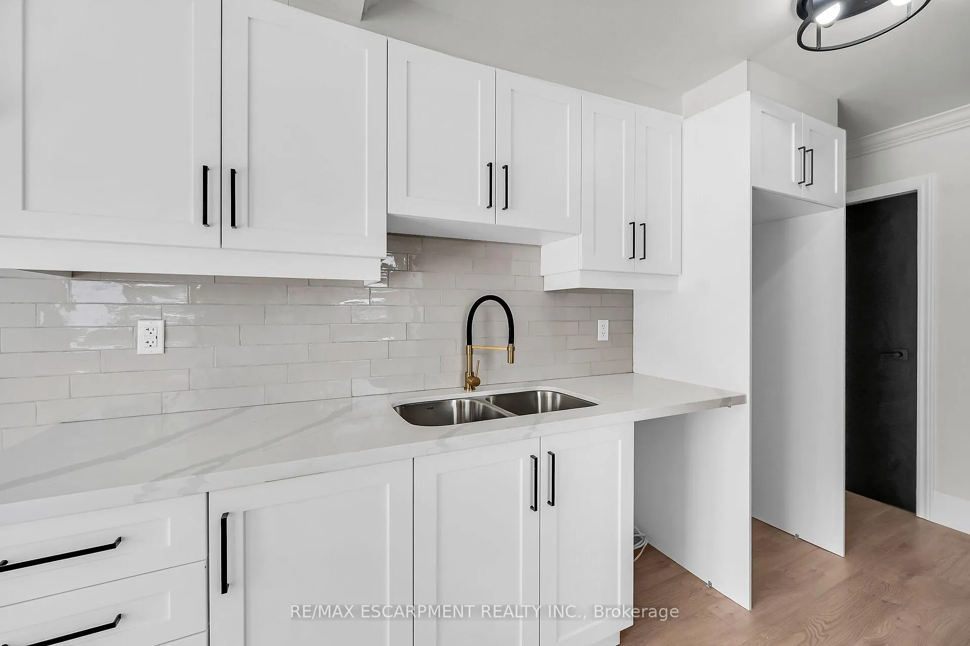 Photo 18 of 117 Rosslyn Avenue N, Hamilton, Crown Point — HOMEH