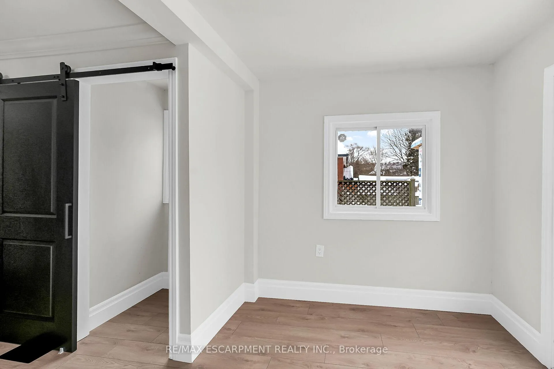 Photo 19 of 117 Rosslyn Avenue N, Hamilton, Crown Point — HOMEH
