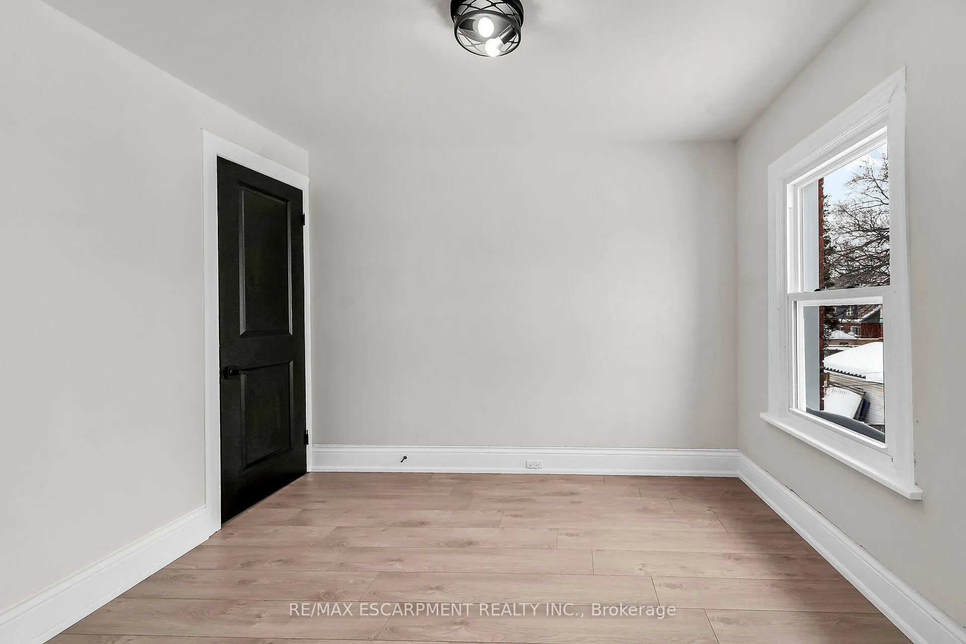 Photo 22 of 117 Rosslyn Avenue N, Hamilton, Crown Point — HOMEH