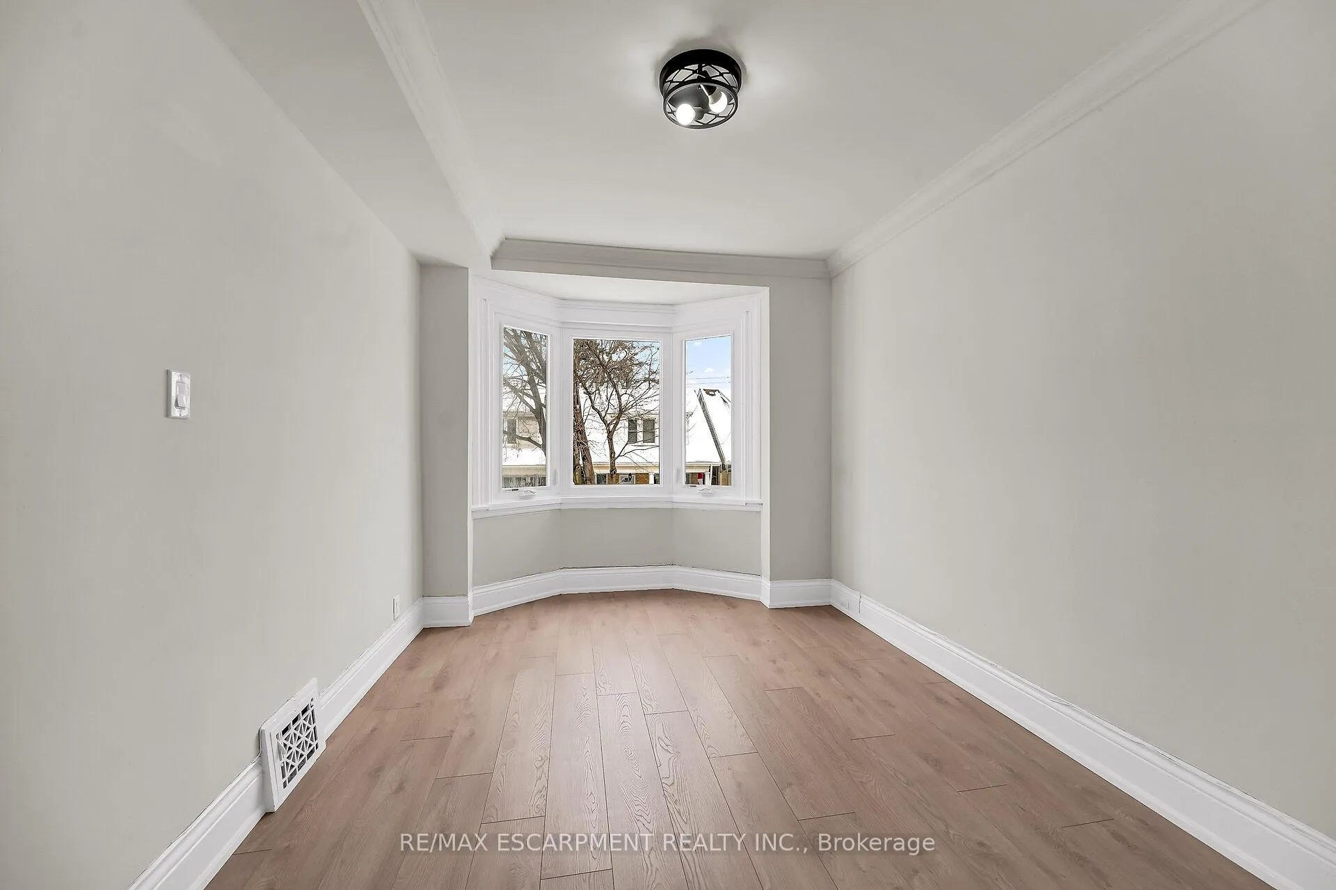 Photo 24 of 117 Rosslyn Avenue N, Hamilton, Crown Point — HOMEH