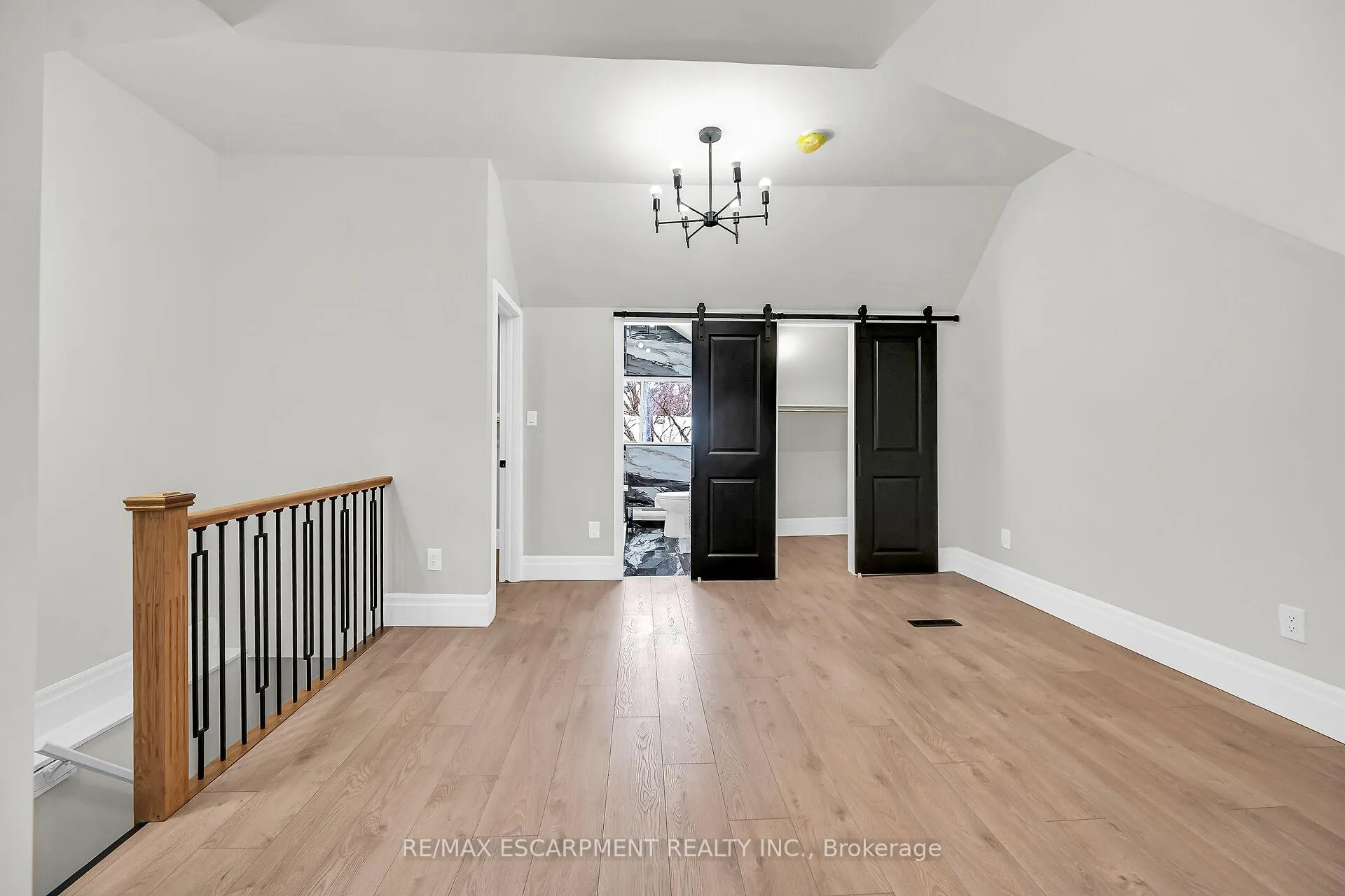 Photo 30 of 117 Rosslyn Avenue N, Hamilton, Crown Point — HOMEH