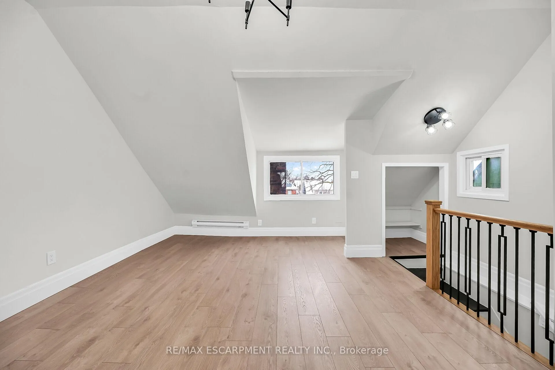 Photo 32 of 117 Rosslyn Avenue N, Hamilton, Crown Point — HOMEH