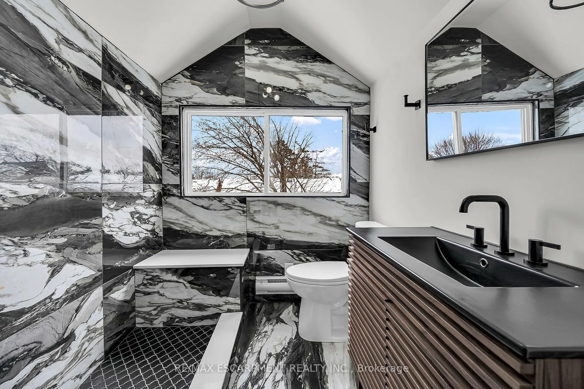 Photo 33 of 117 Rosslyn Avenue N, Hamilton, Crown Point — HOMEH