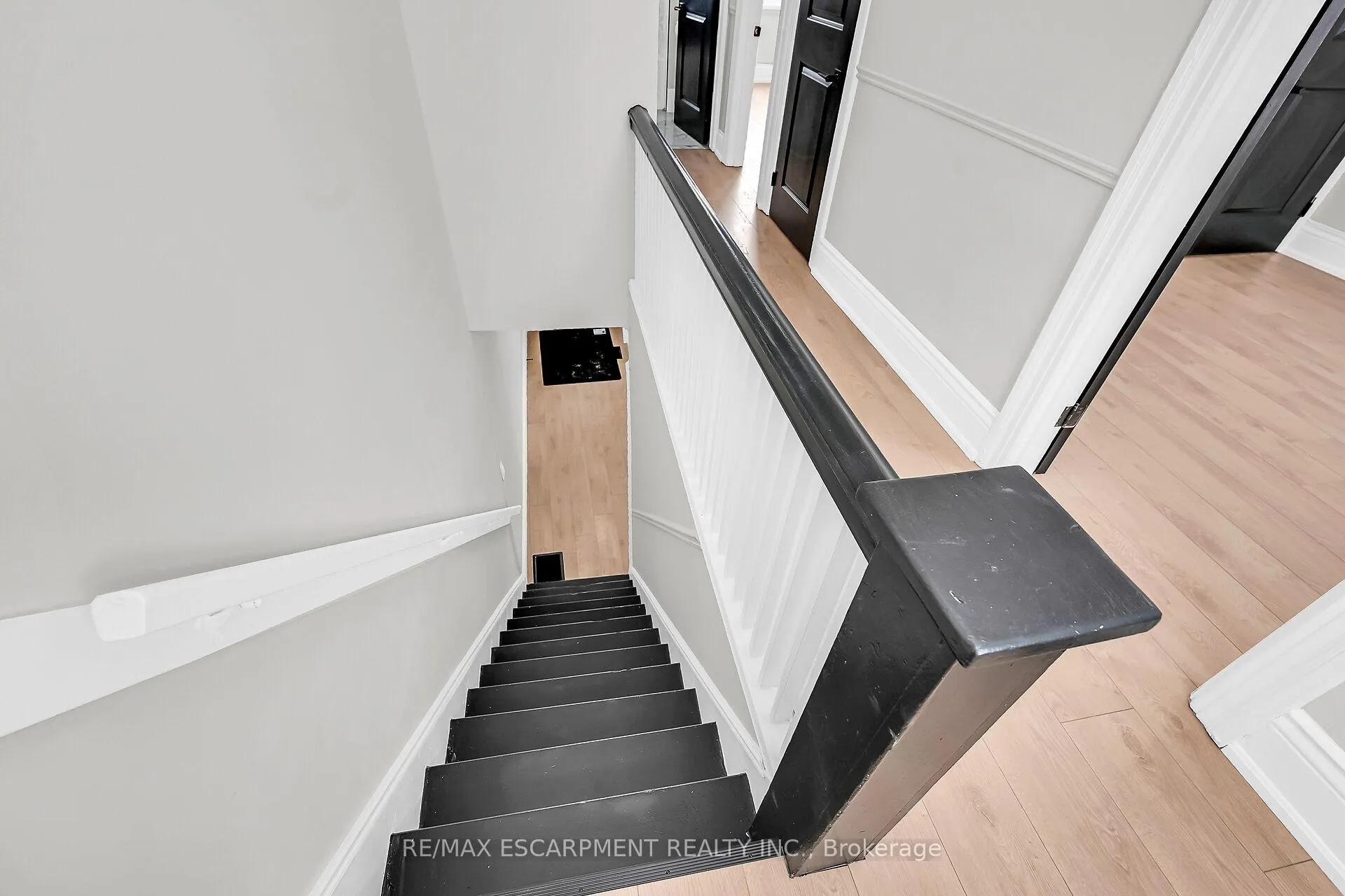 Photo 35 of 117 Rosslyn Avenue N, Hamilton, Crown Point — HOMEH