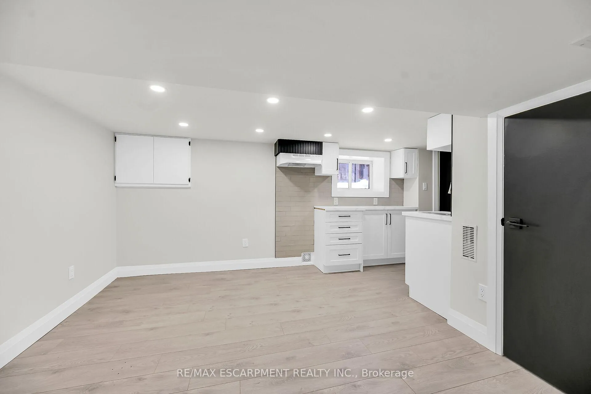 Photo 36 of 117 Rosslyn Avenue N, Hamilton, Crown Point — HOMEH