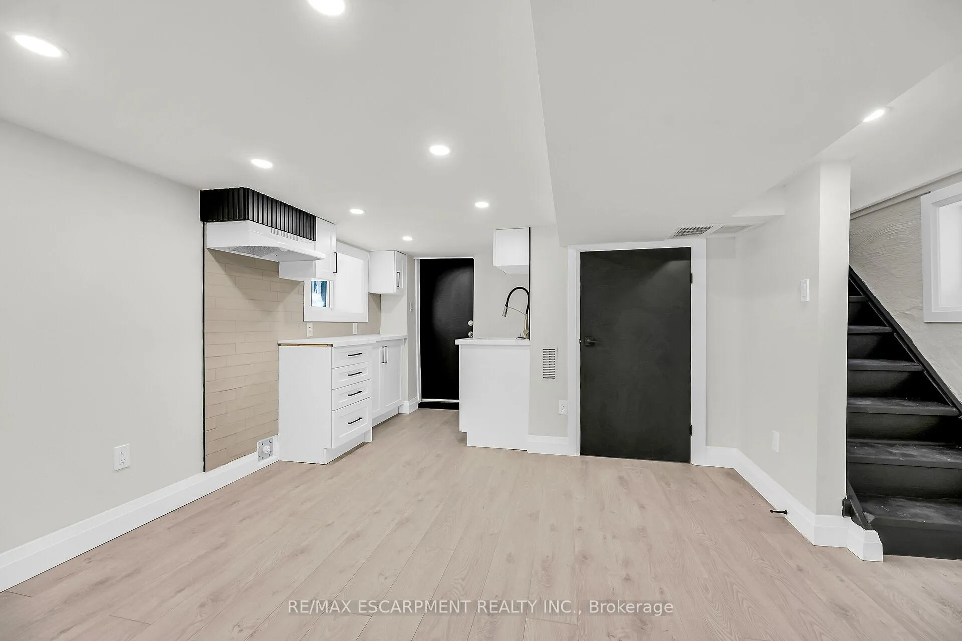 Photo 37 of 117 Rosslyn Avenue N, Hamilton, Crown Point — HOMEH