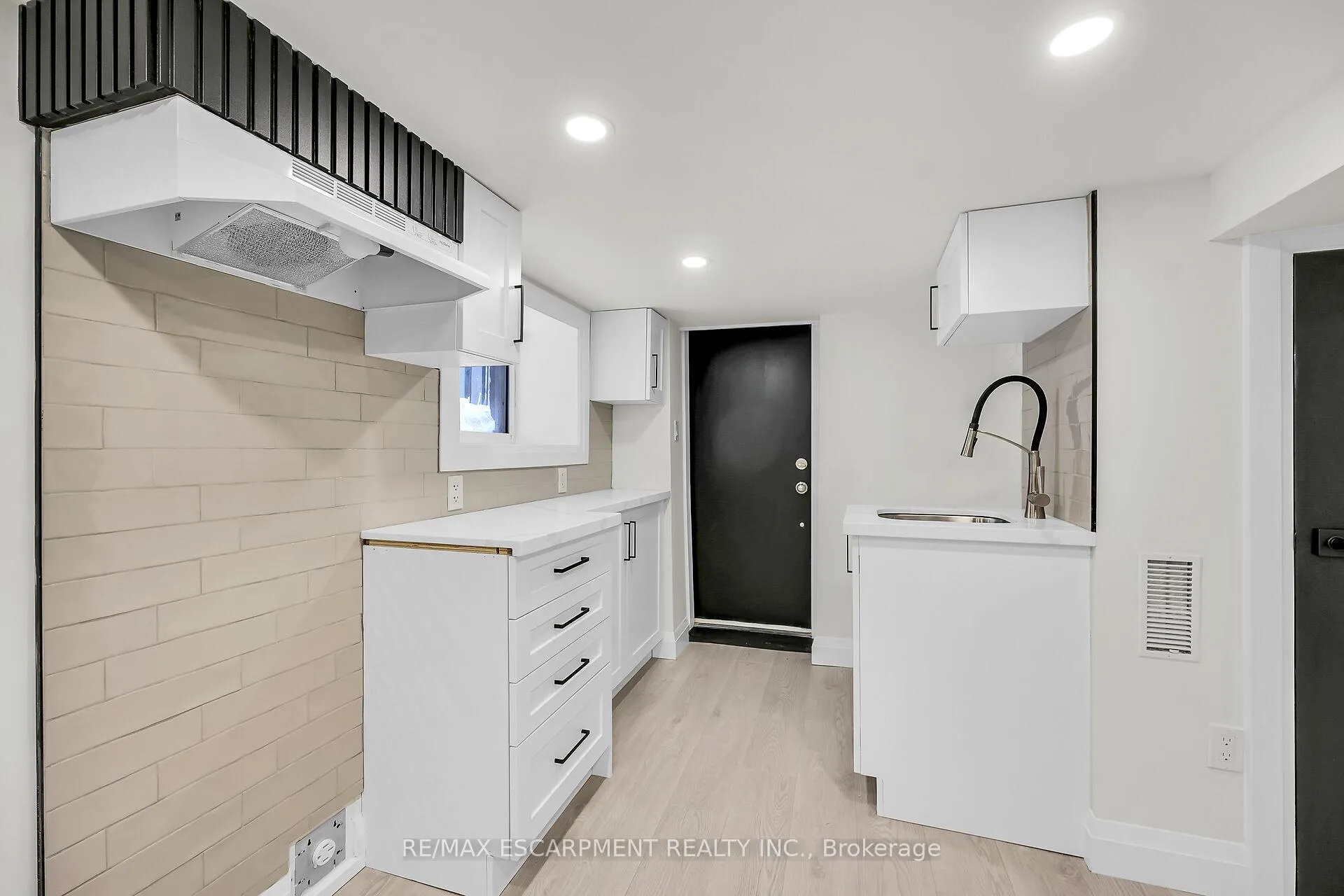 Photo 38 of 117 Rosslyn Avenue N, Hamilton, Crown Point — HOMEH