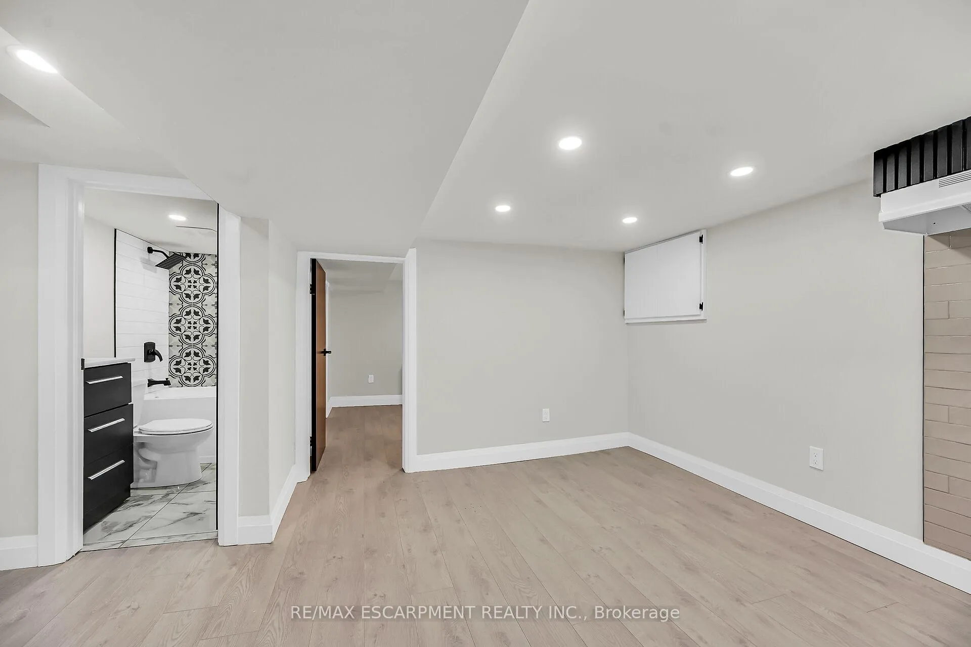 Photo 41 of 117 Rosslyn Avenue N, Hamilton, Crown Point — HOMEH