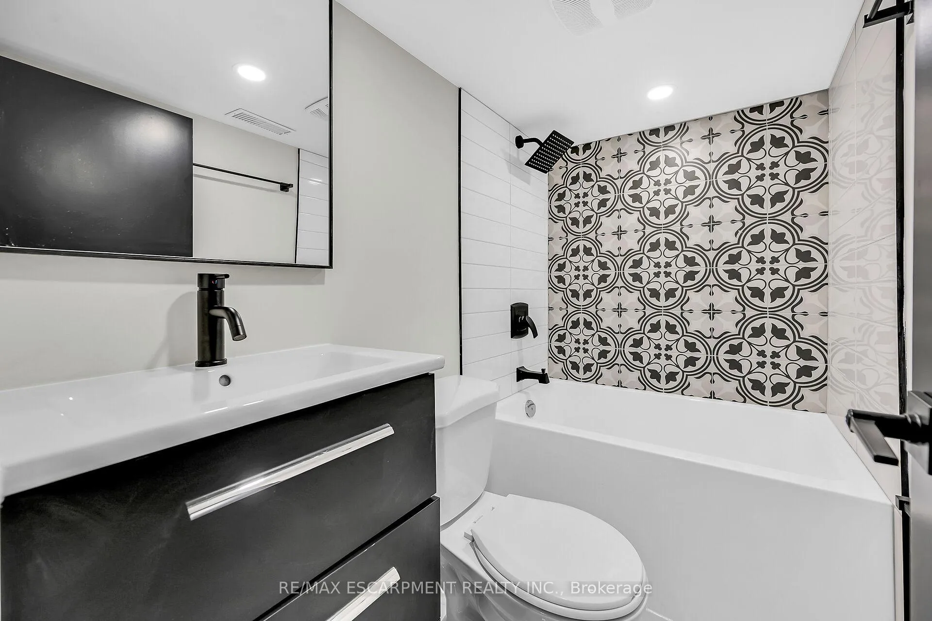 Photo 45 of 117 Rosslyn Avenue N, Hamilton, Crown Point — HOMEH