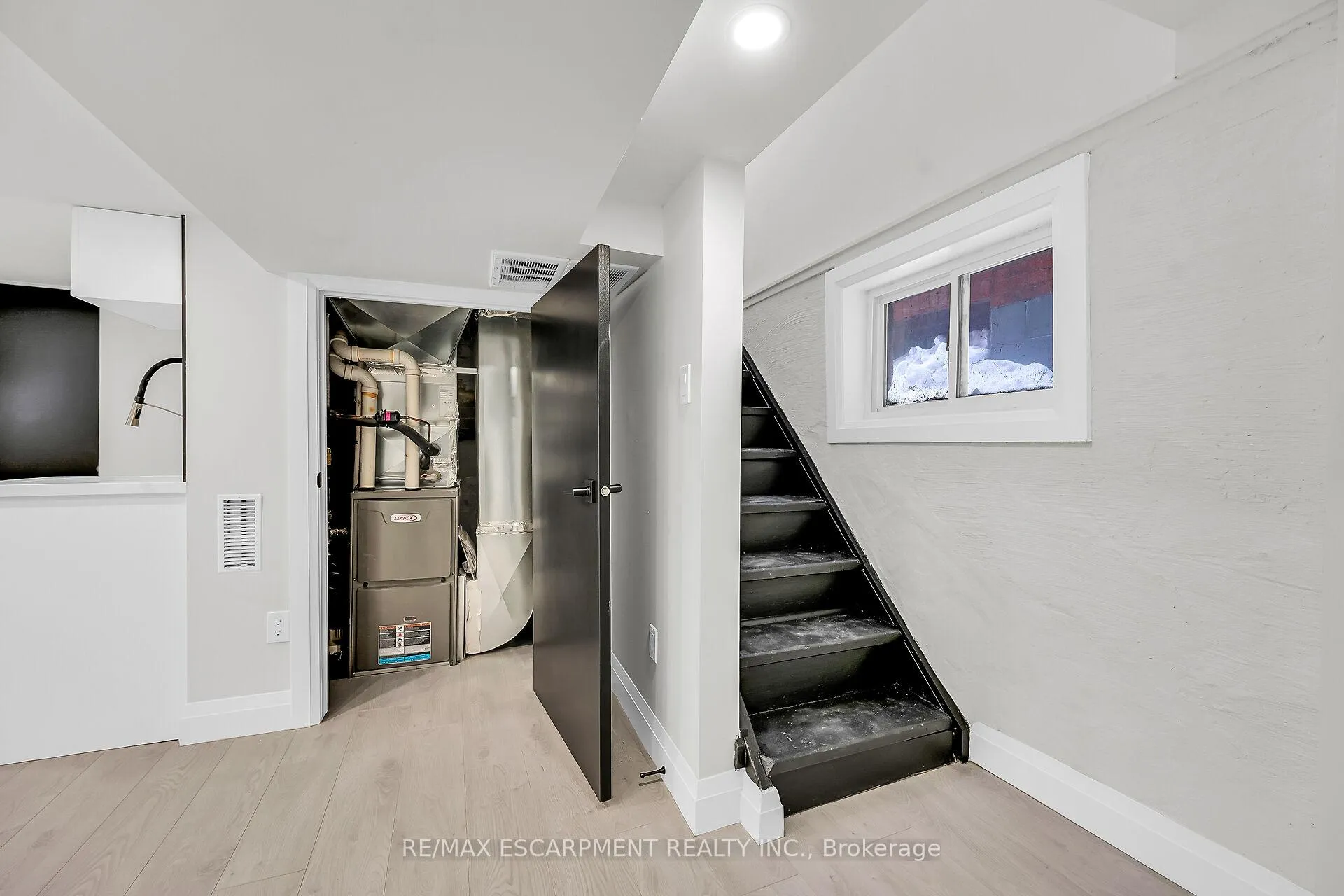 Photo 46 of 117 Rosslyn Avenue N, Hamilton, Crown Point — HOMEH