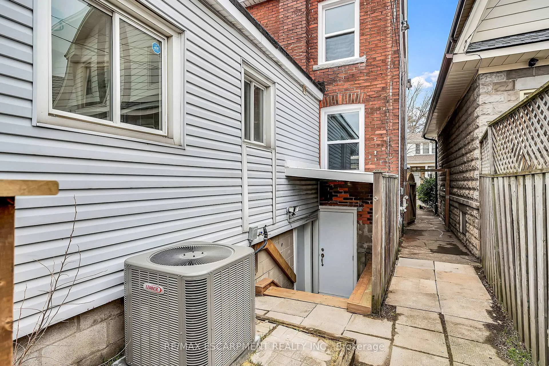 Photo 48 of 117 Rosslyn Avenue N, Hamilton, Crown Point — HOMEH