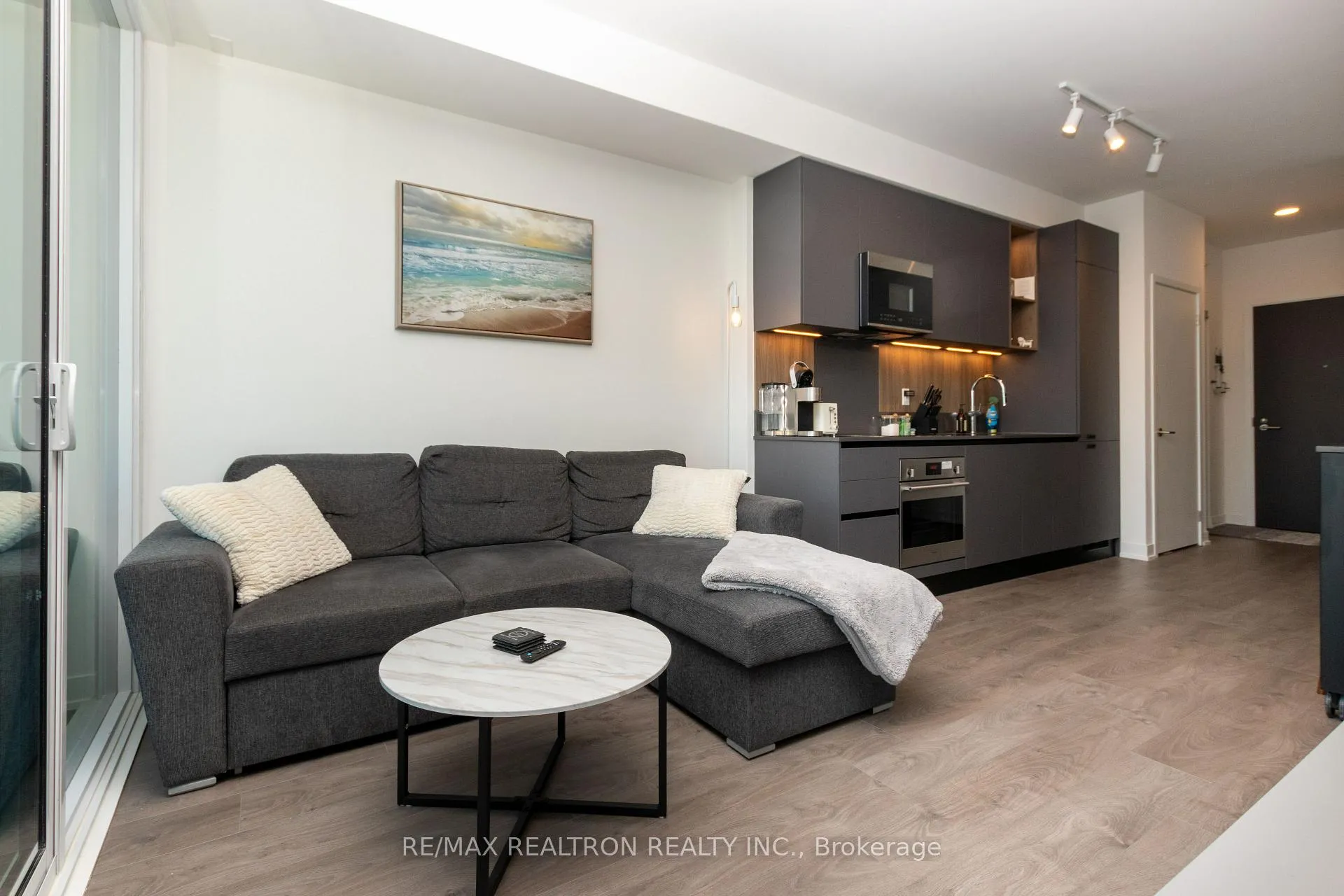 Photo 11 of Unit 1509, 39 Mary Street, Barrie, City Centre — HOMEH