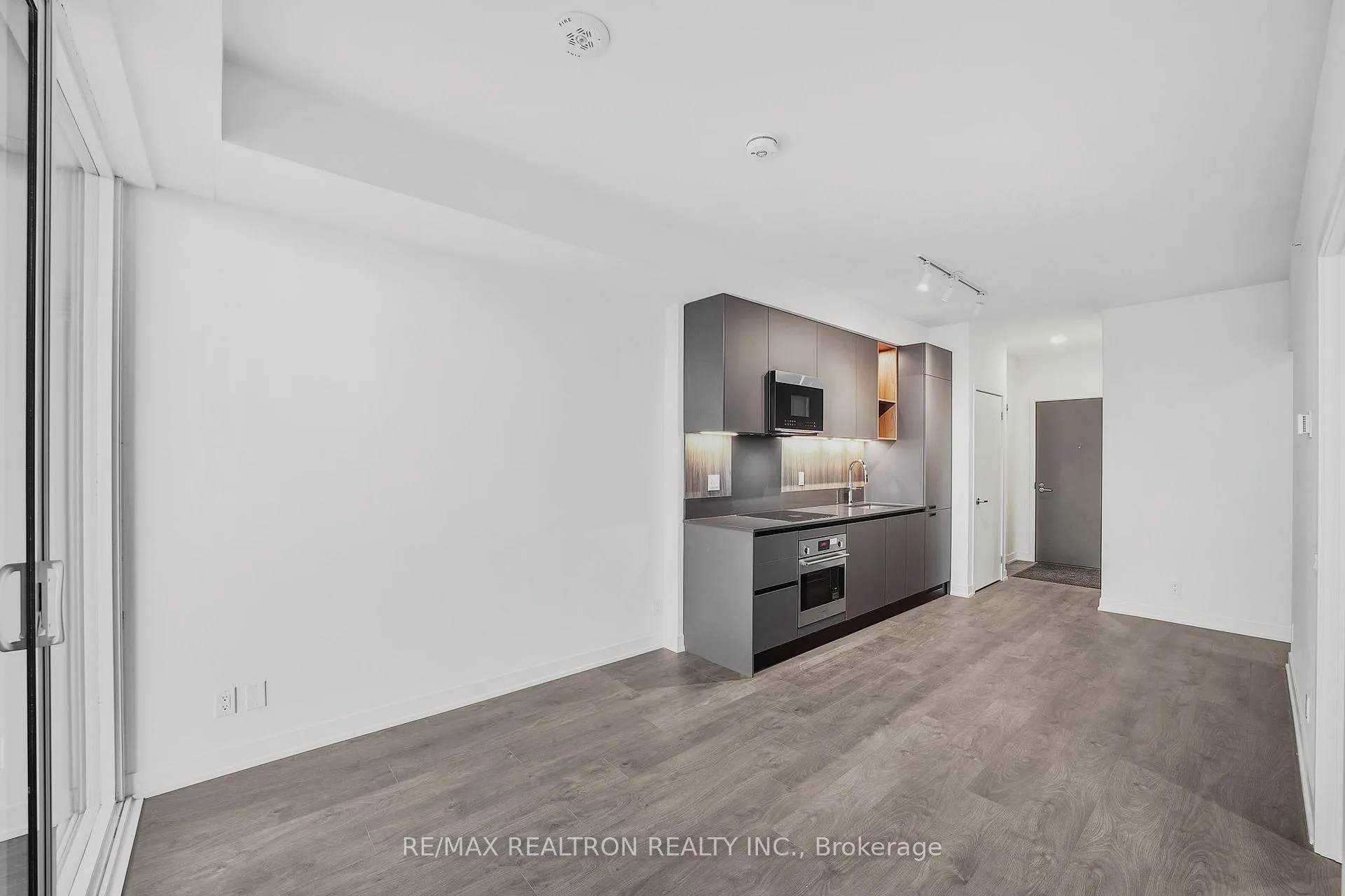 Photo 12 of Unit 1509, 39 Mary Street, Barrie, City Centre — HOMEH