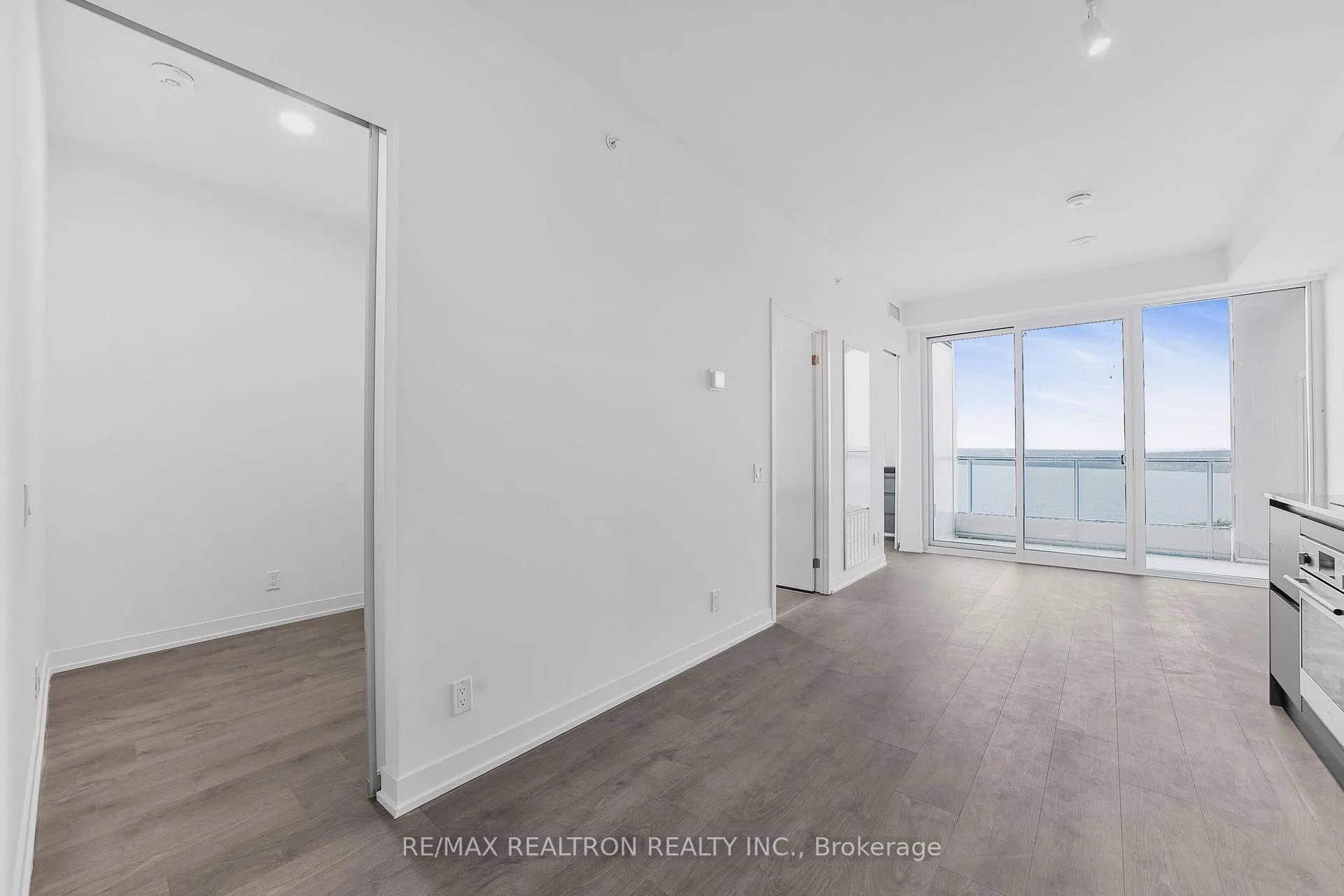 Photo 16 of Unit 1509, 39 Mary Street, Barrie, City Centre — HOMEH