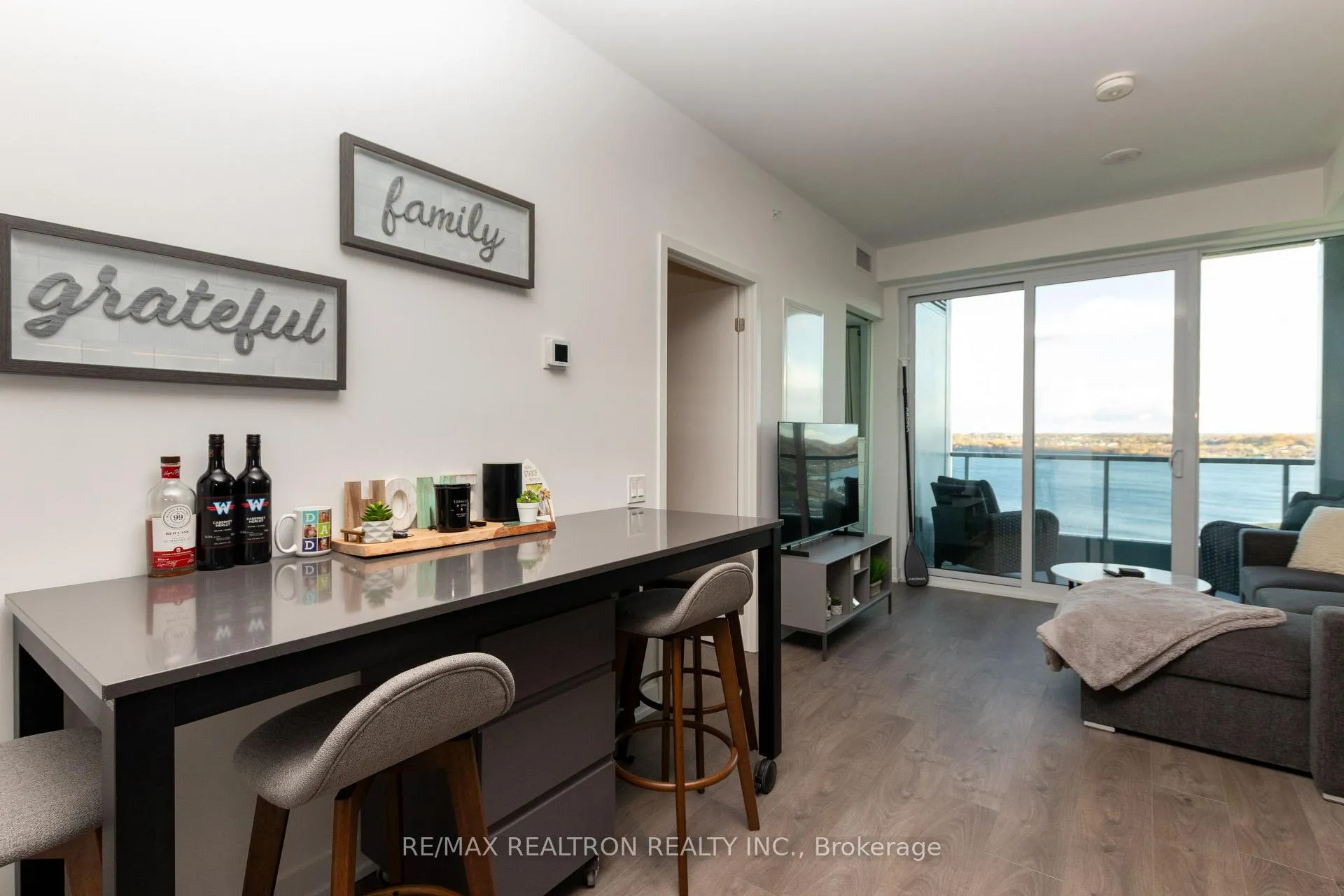 Photo 17 of Unit 1509, 39 Mary Street, Barrie, City Centre — HOMEH