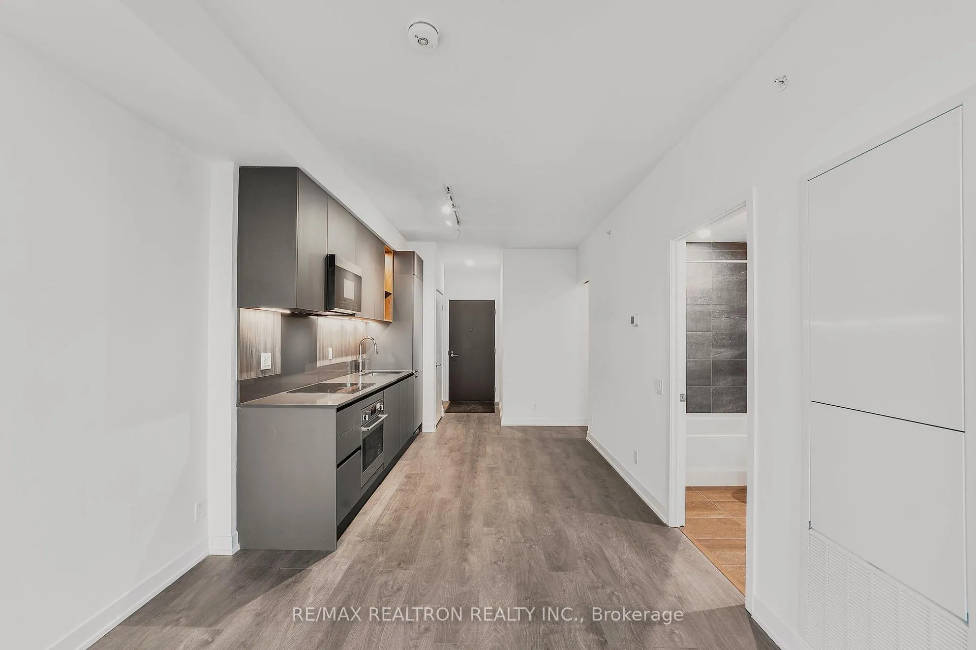 Photo 22 of Unit 1509, 39 Mary Street, Barrie, City Centre — HOMEH