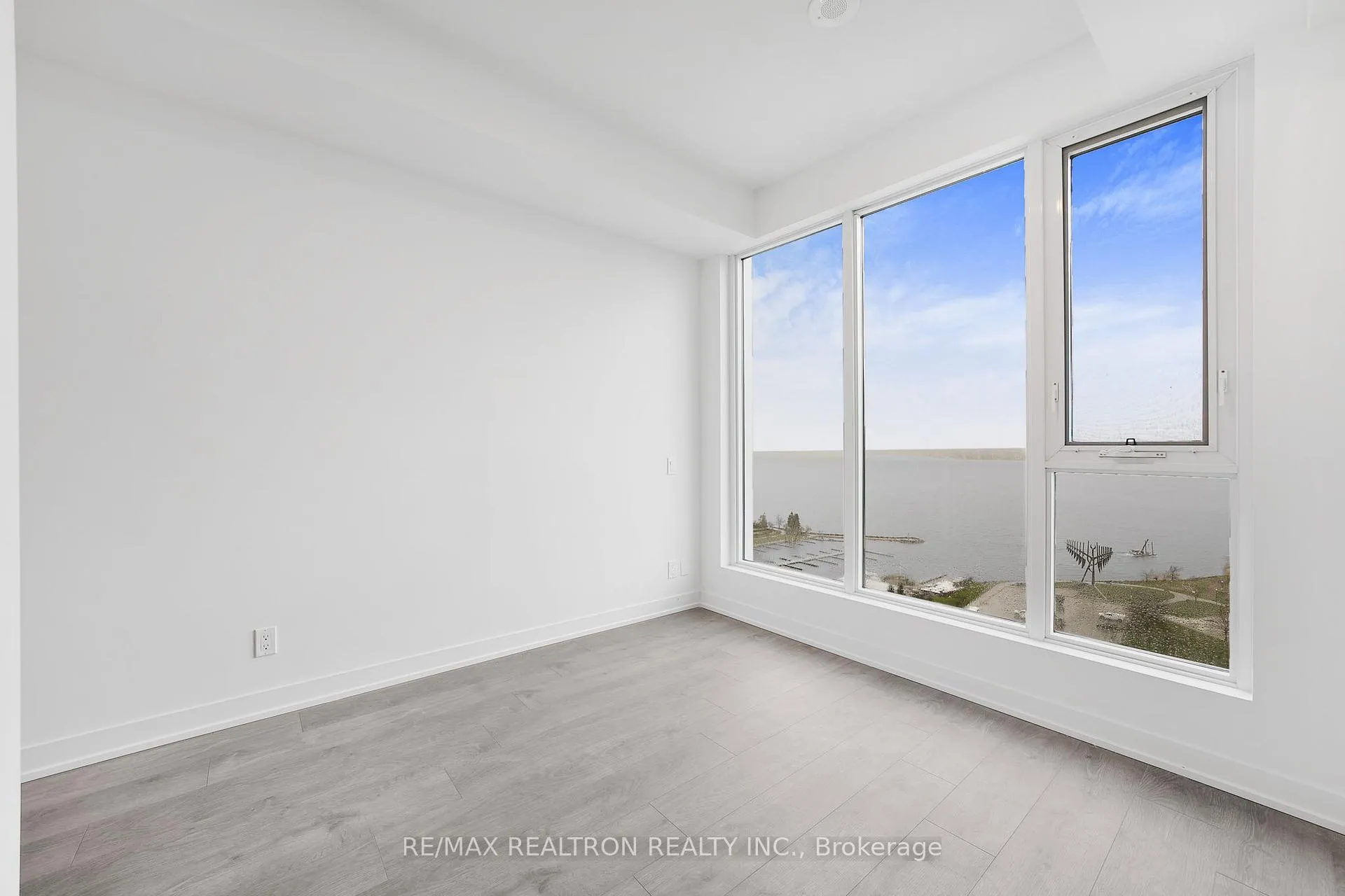 Photo 26 of Unit 1509, 39 Mary Street, Barrie, City Centre — HOMEH