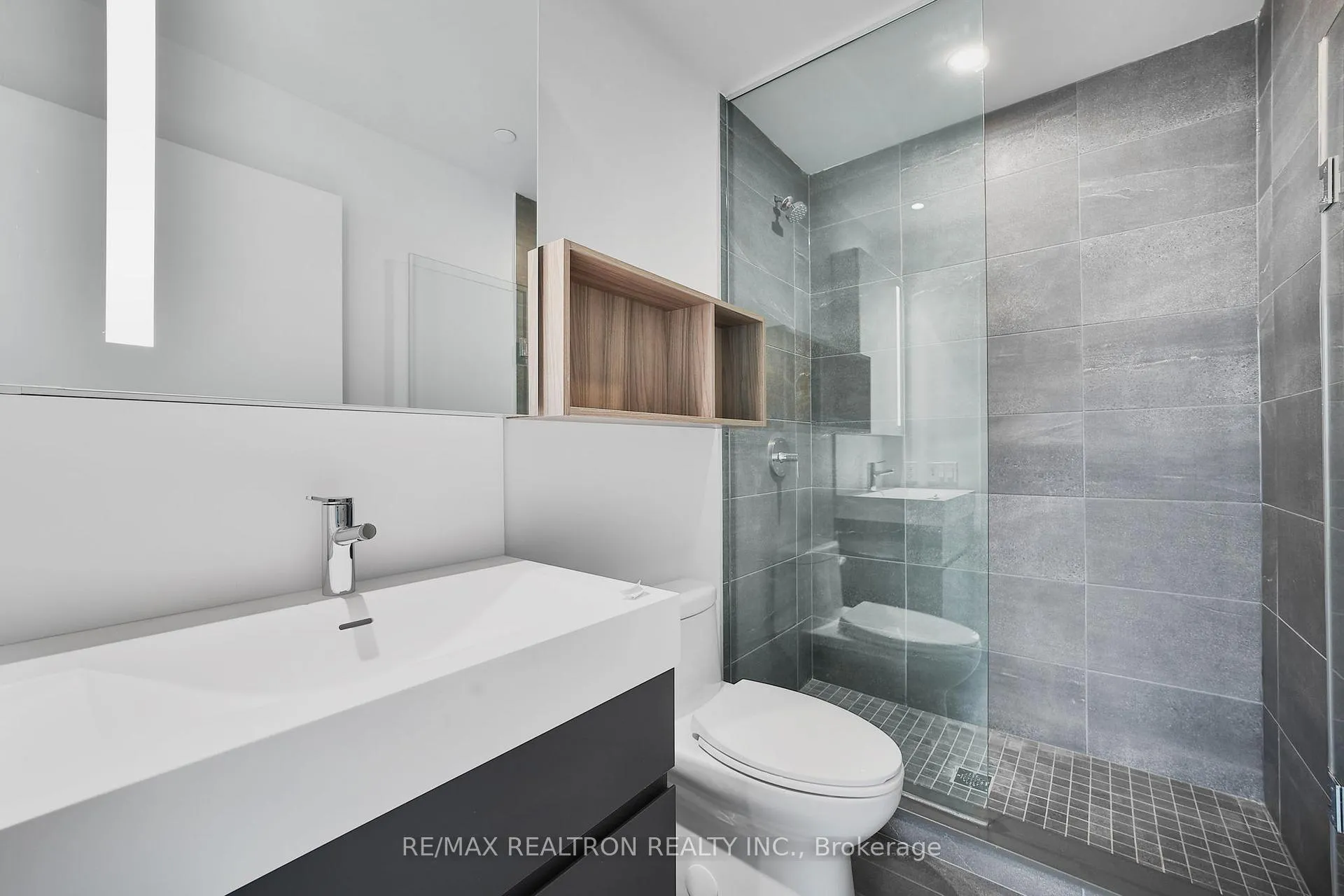 Photo 31 of Unit 1509, 39 Mary Street, Barrie, City Centre — HOMEH