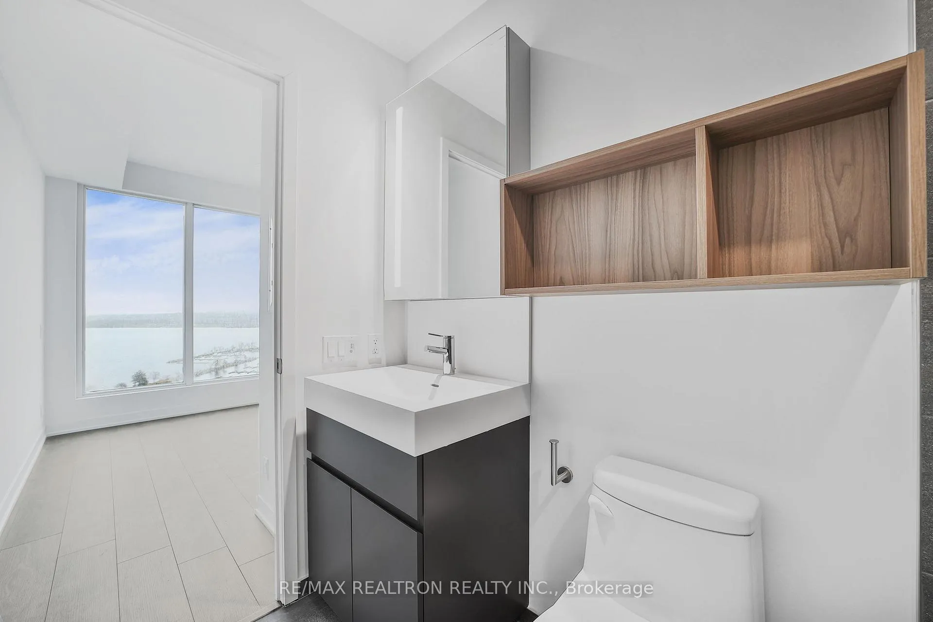 Photo 32 of Unit 1509, 39 Mary Street, Barrie, City Centre — HOMEH