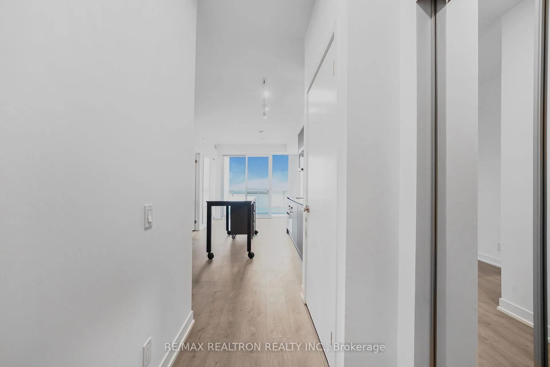 Photo 33 of Unit 1509, 39 Mary Street, Barrie, City Centre — HOMEH