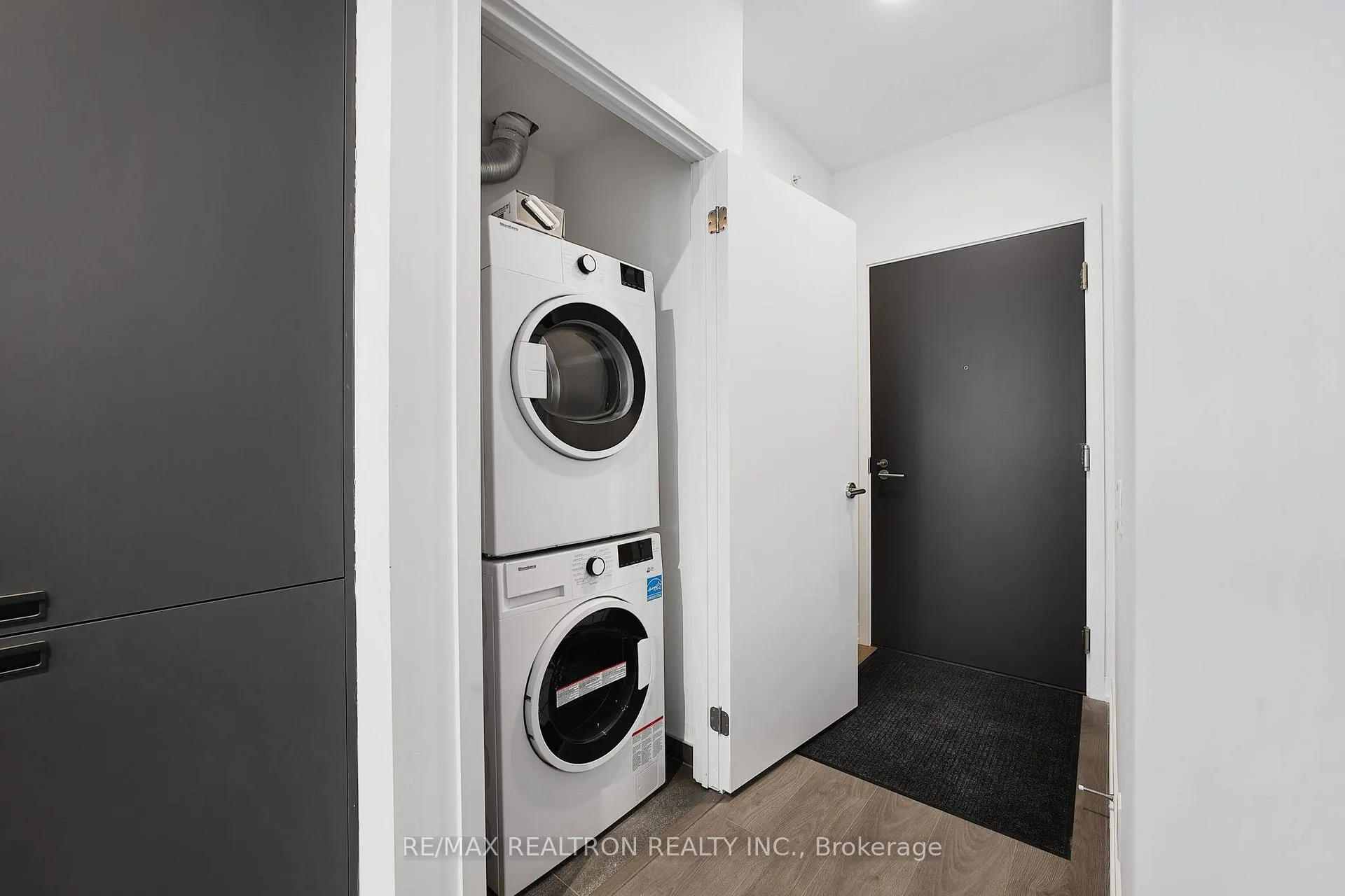 Photo 34 of Unit 1509, 39 Mary Street, Barrie, City Centre — HOMEH