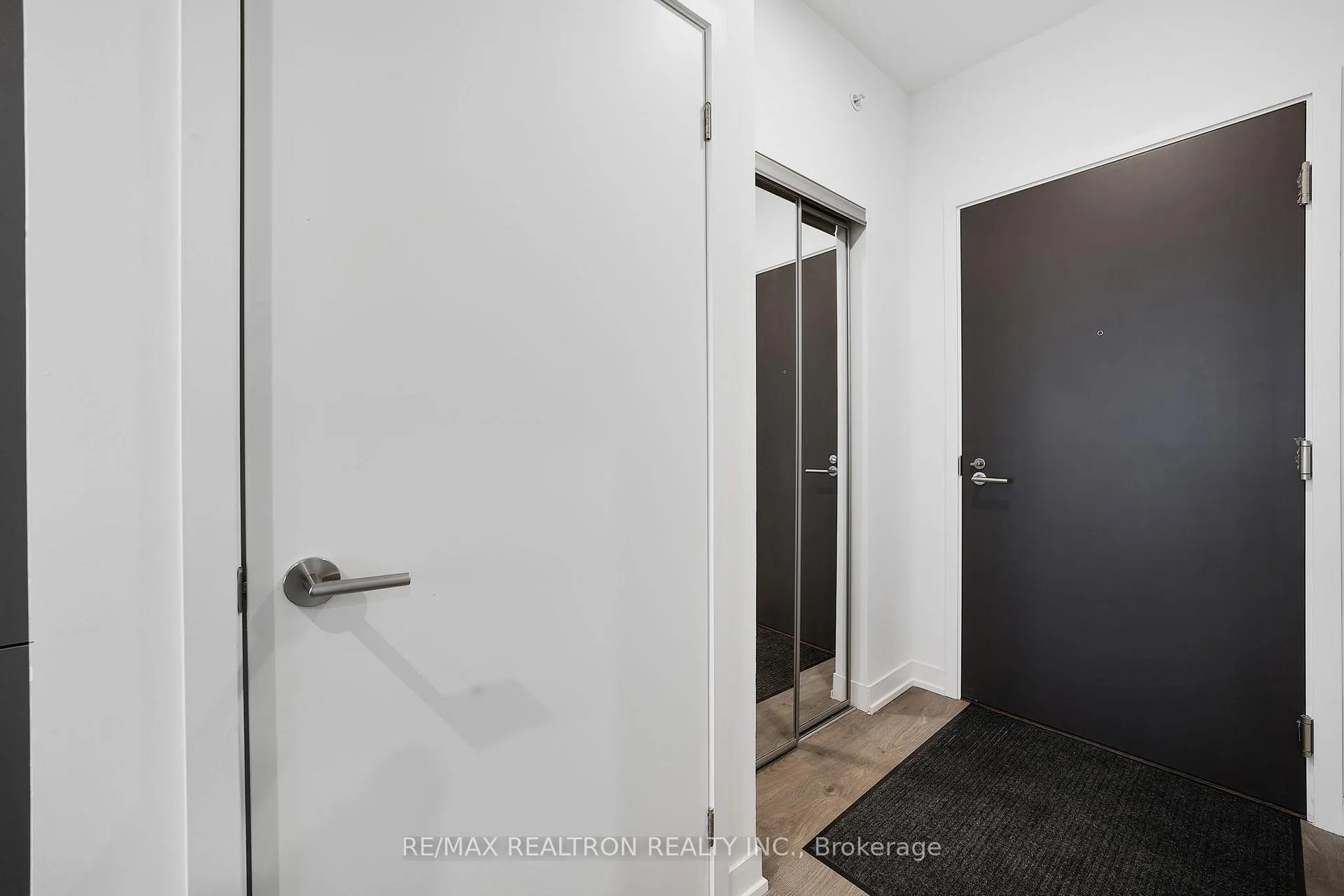 Photo 35 of Unit 1509, 39 Mary Street, Barrie, City Centre — HOMEH