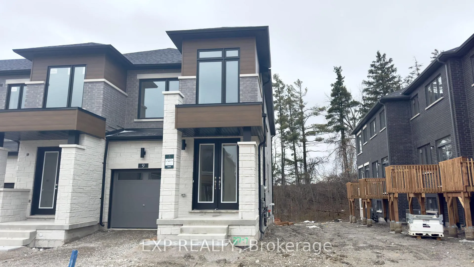 Front of Unit BLock 37 Unit 7, 9 Rumi Court