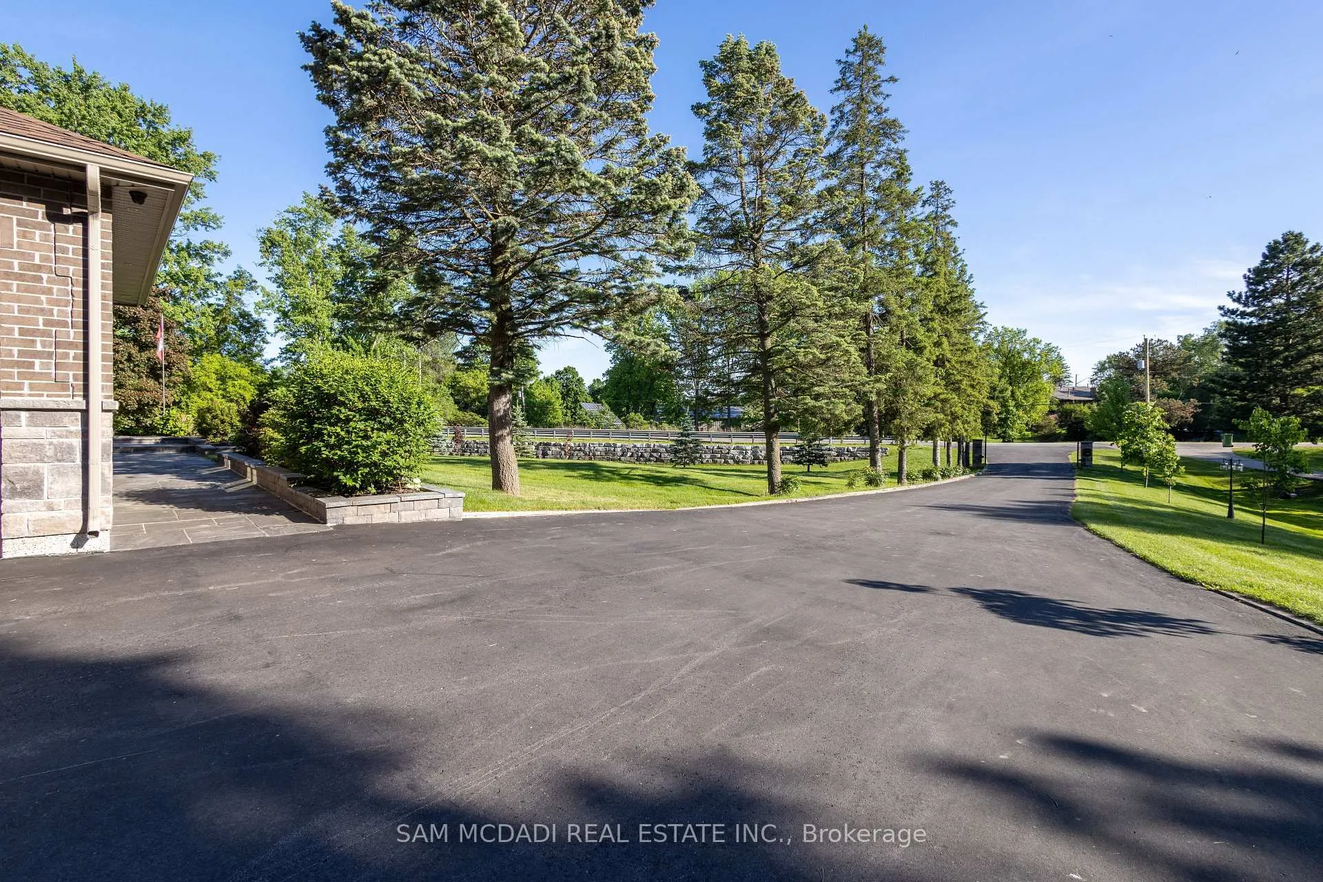 Photo 4 of 395 King Street E, Caledon, Bolton North — HOMEH