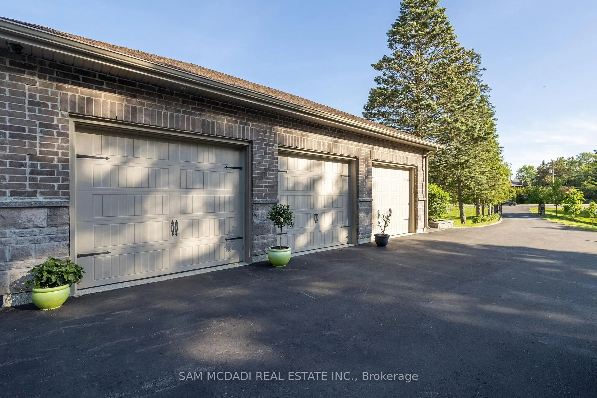 Photo 5 of 395 King Street E, Caledon, Bolton North — HOMEH