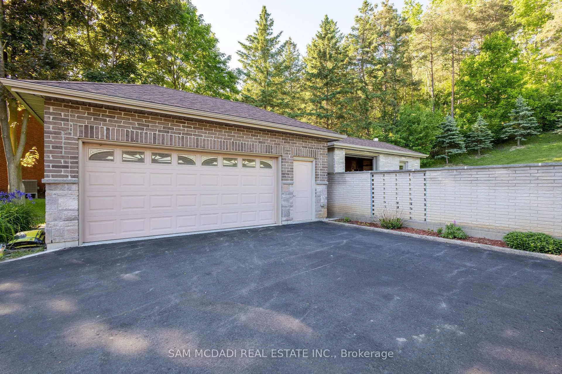Photo 6 of 395 King Street E, Caledon, Bolton North — HOMEH