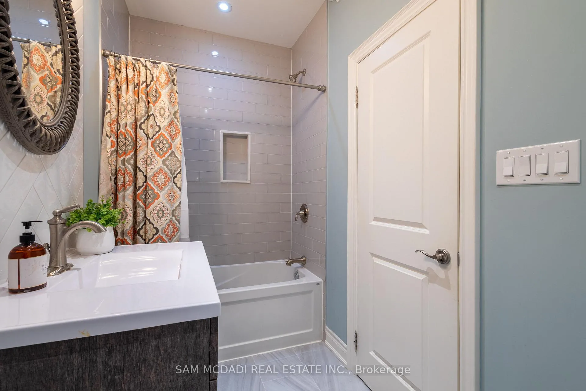 Photo 22 of 395 King Street E, Caledon, Bolton North — HOMEH